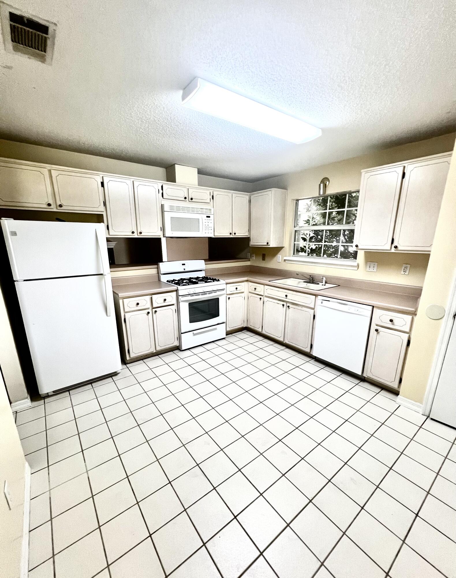LIVE OAK MANORS - Residential