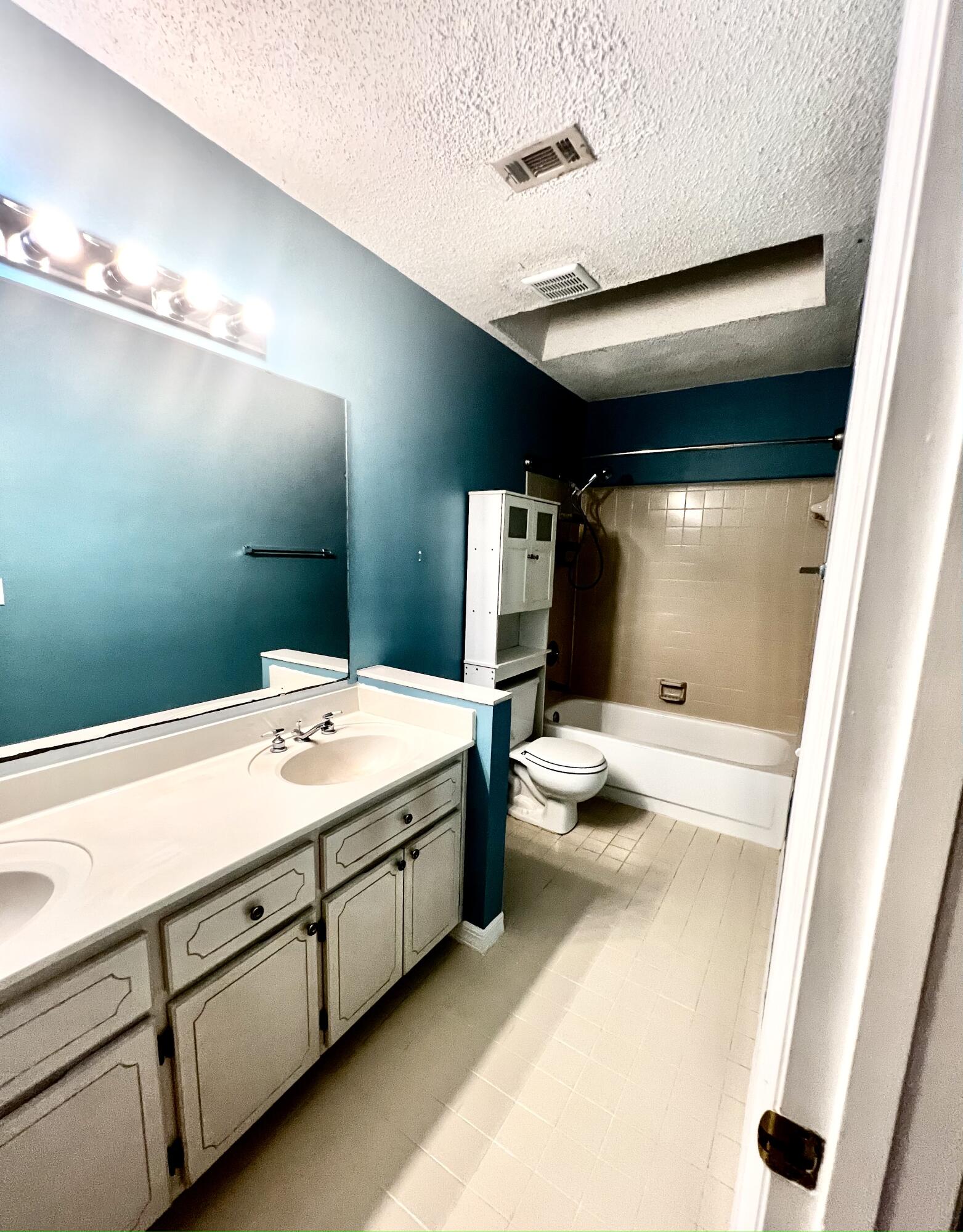 LIVE OAK MANORS - Residential