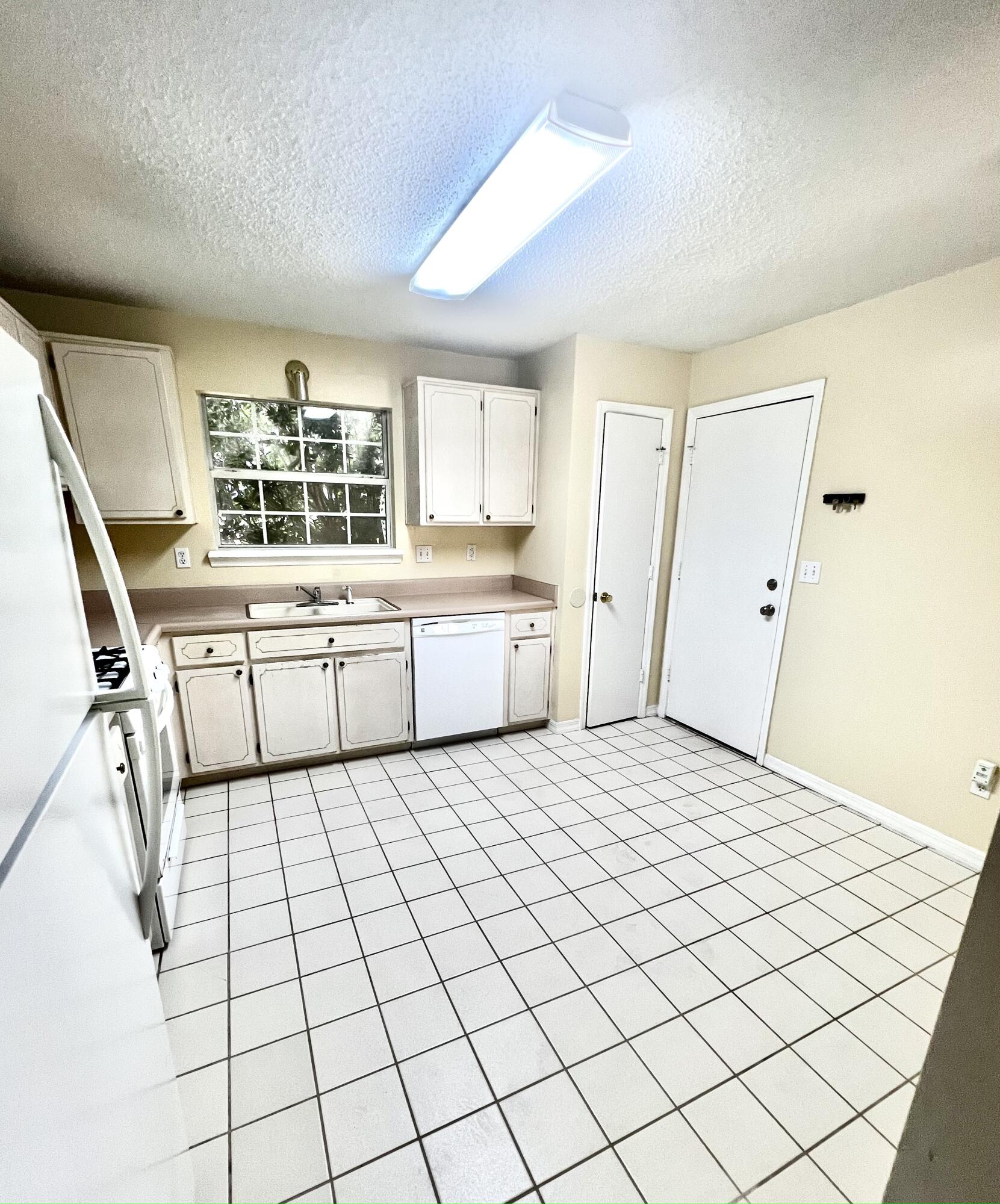 LIVE OAK MANORS - Residential
