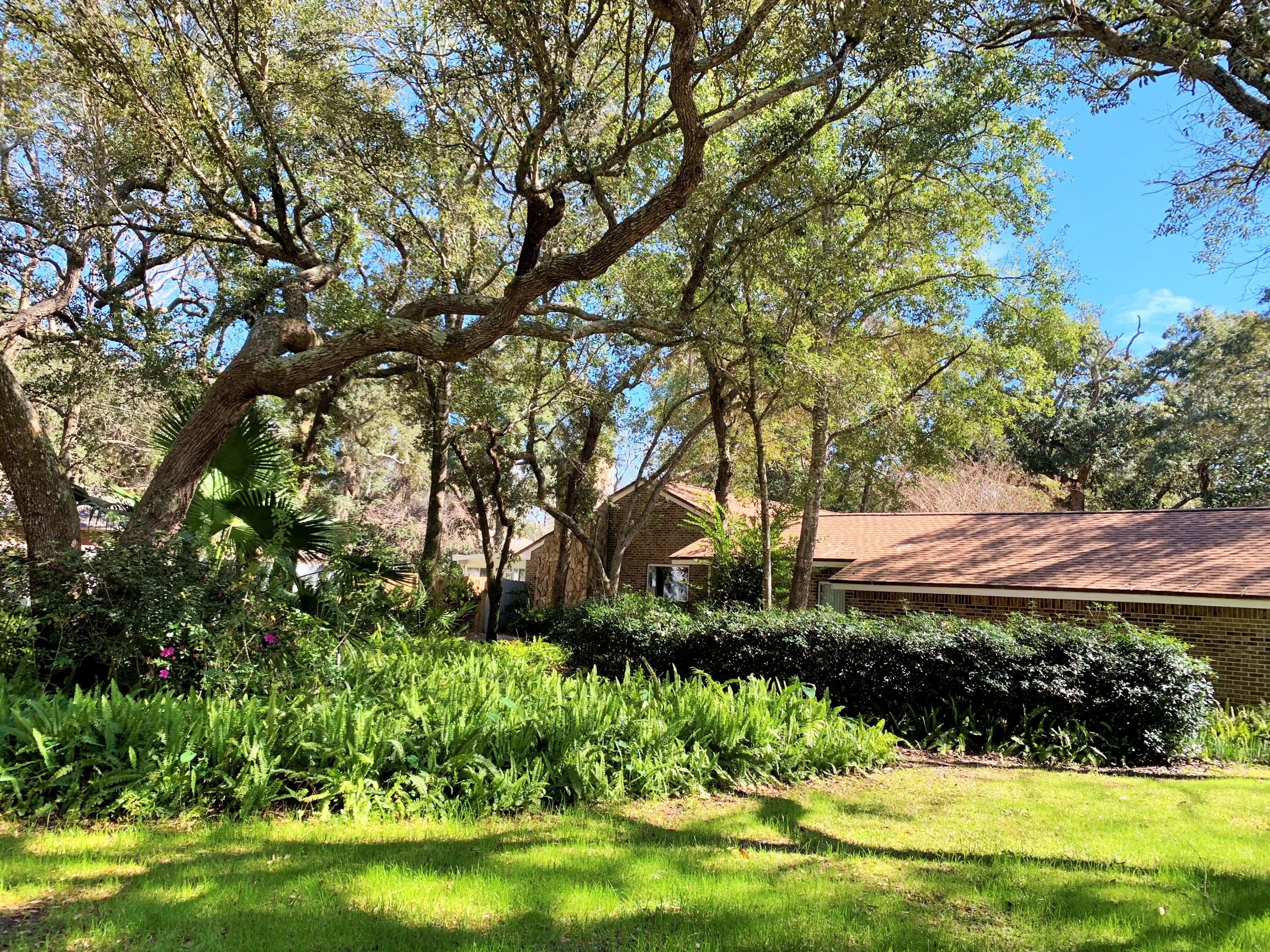 ROBLEDAL ESTATES - Residential