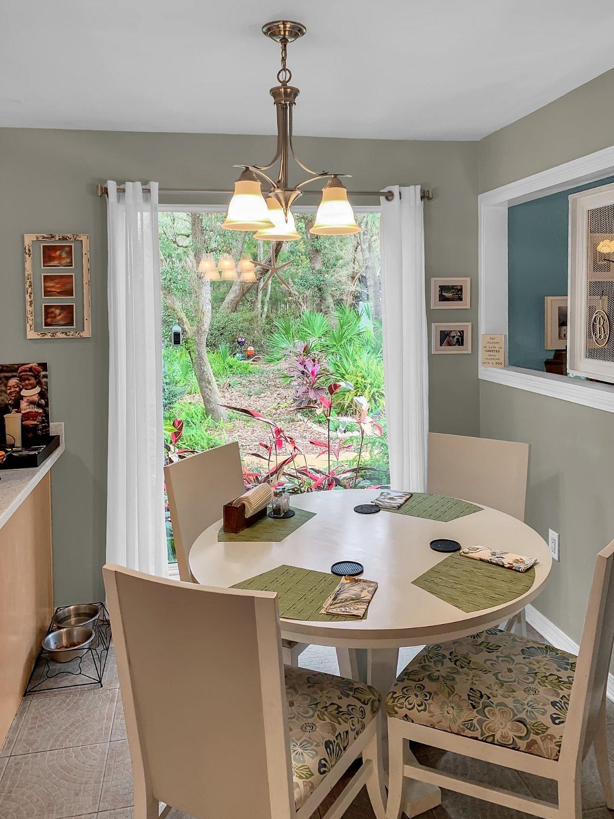 ROBLEDAL ESTATES - Residential