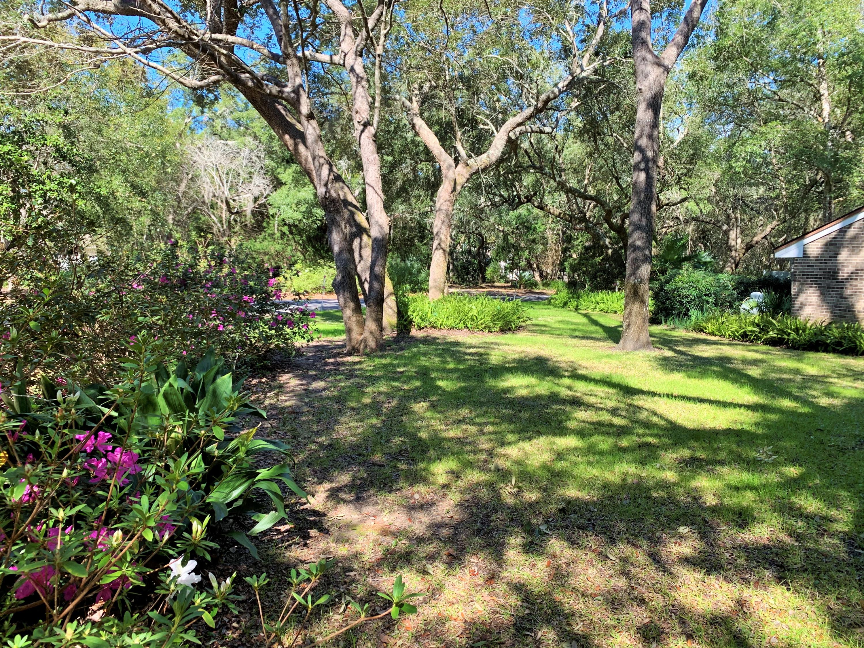 ROBLEDAL ESTATES - Residential