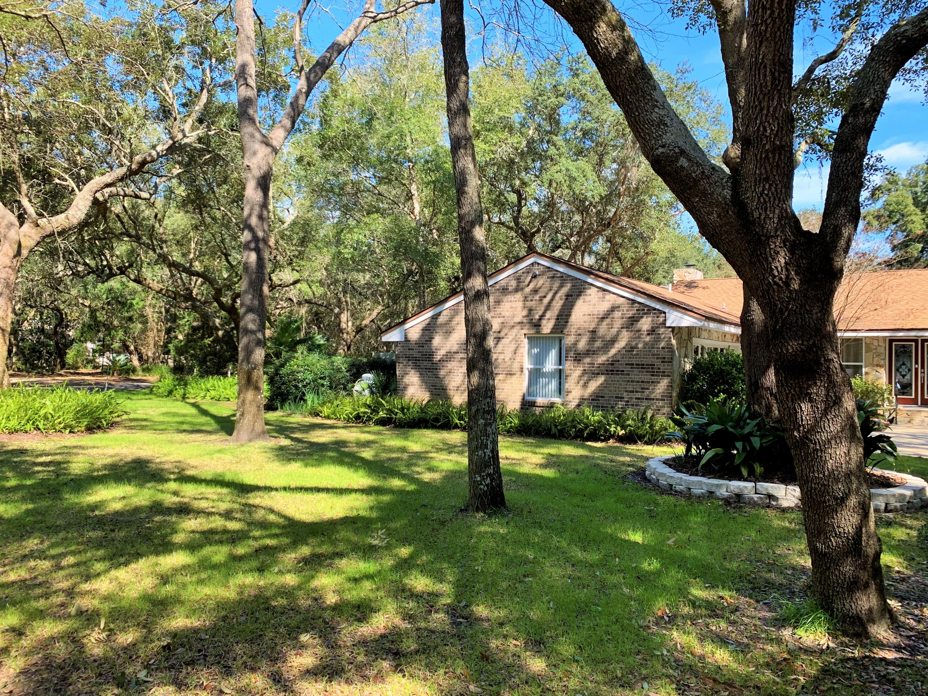 ROBLEDAL ESTATES - Residential