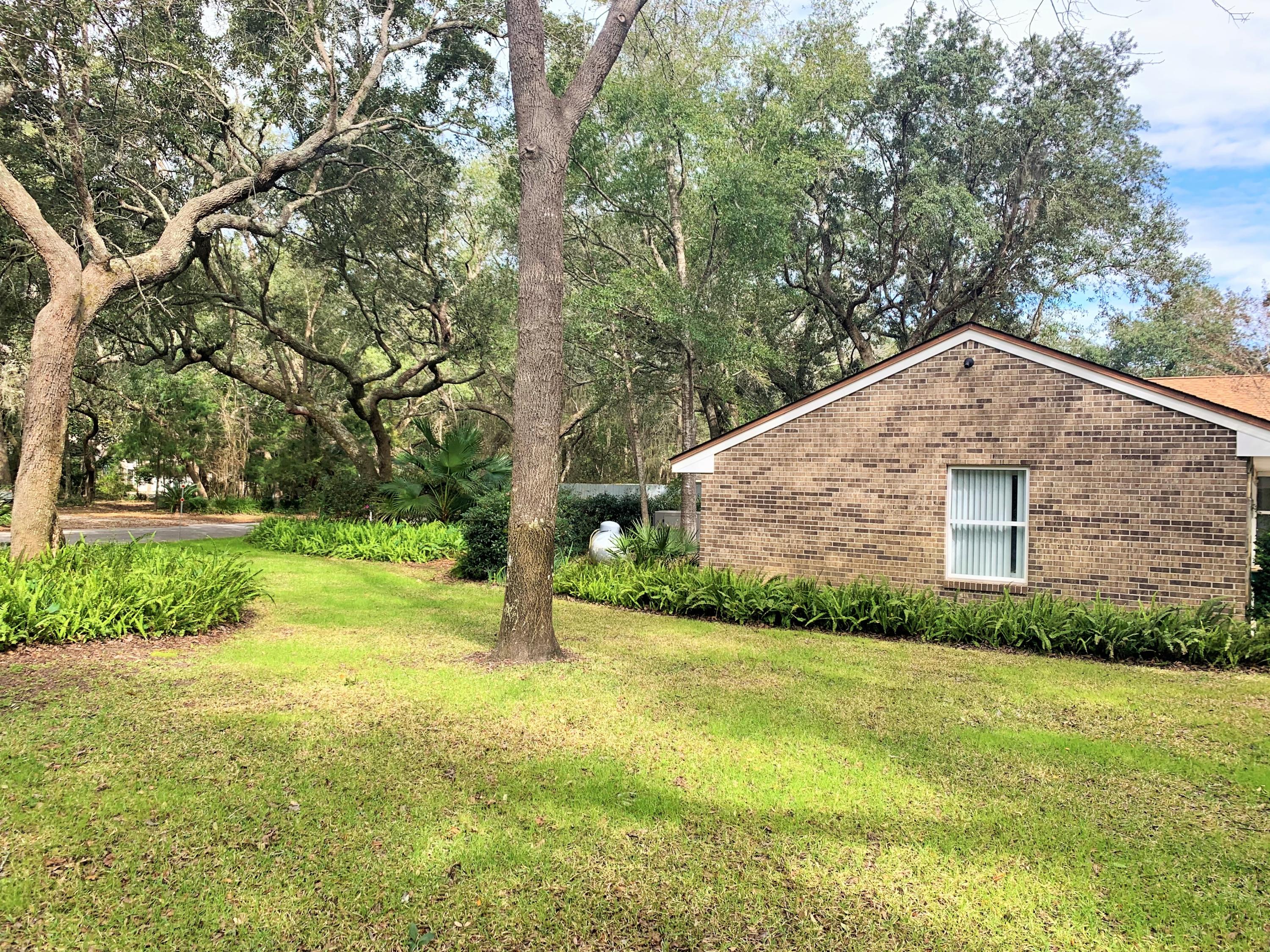 ROBLEDAL ESTATES - Residential