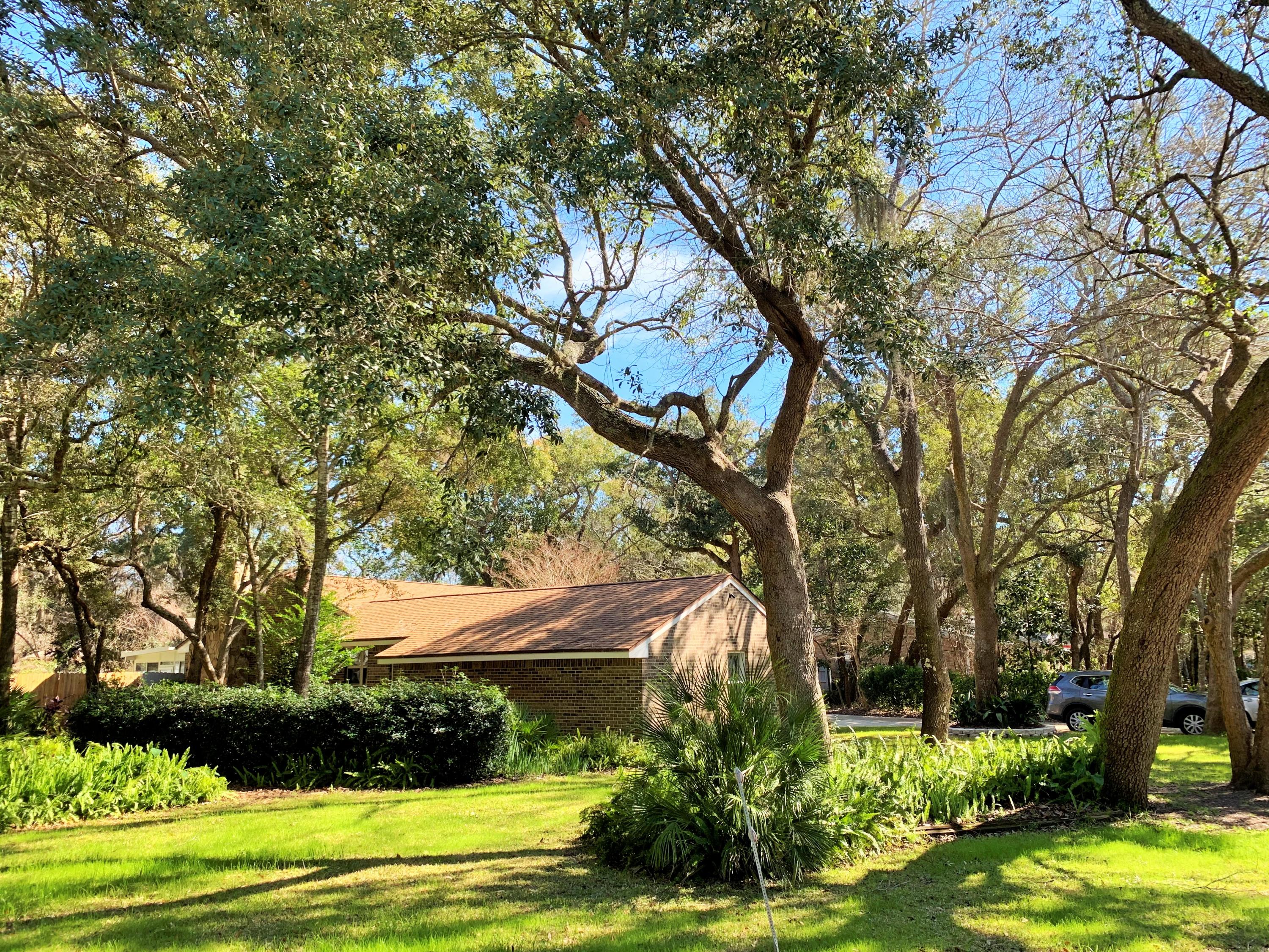 ROBLEDAL ESTATES - Residential