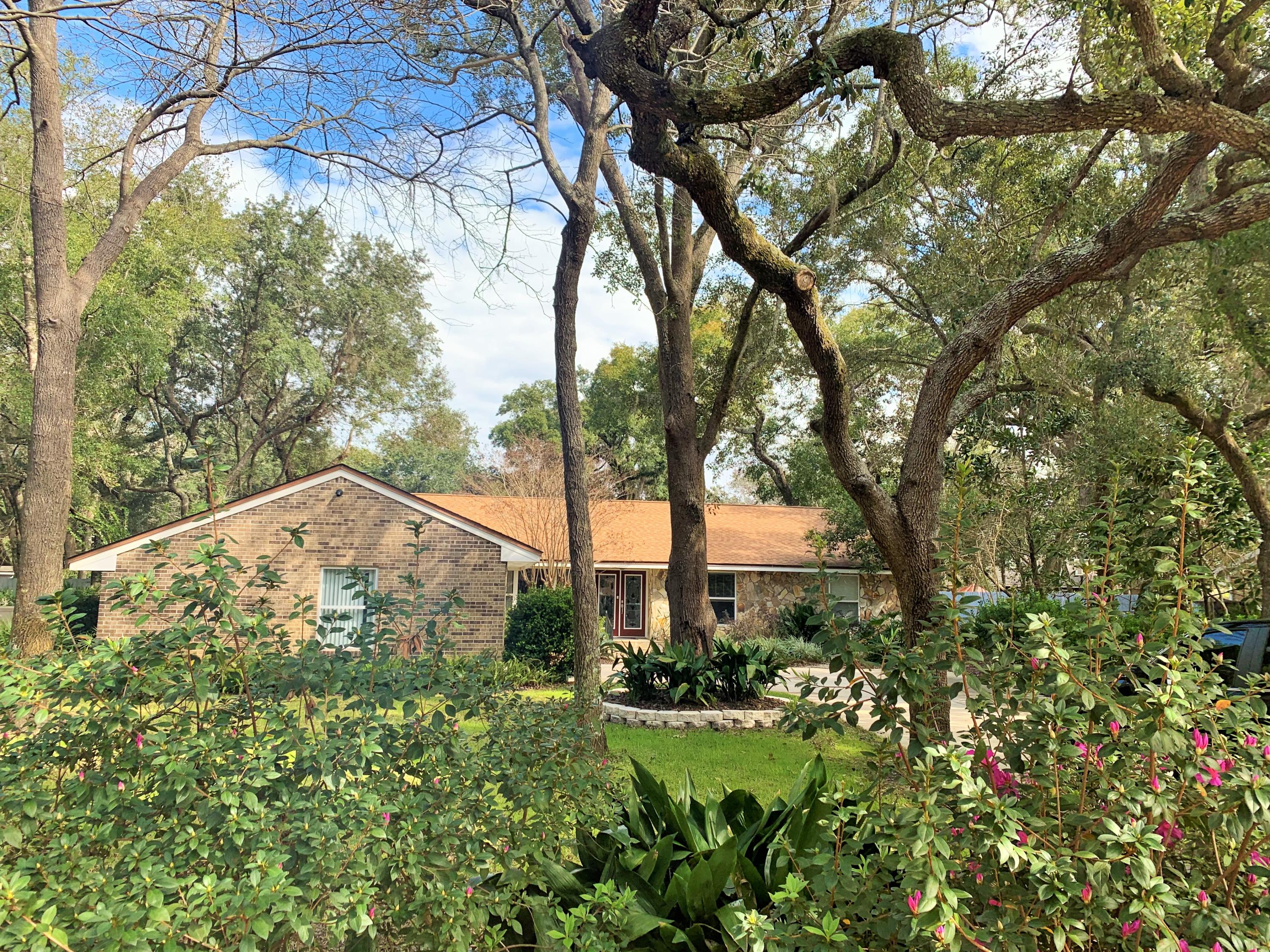 ROBLEDAL ESTATES - Residential