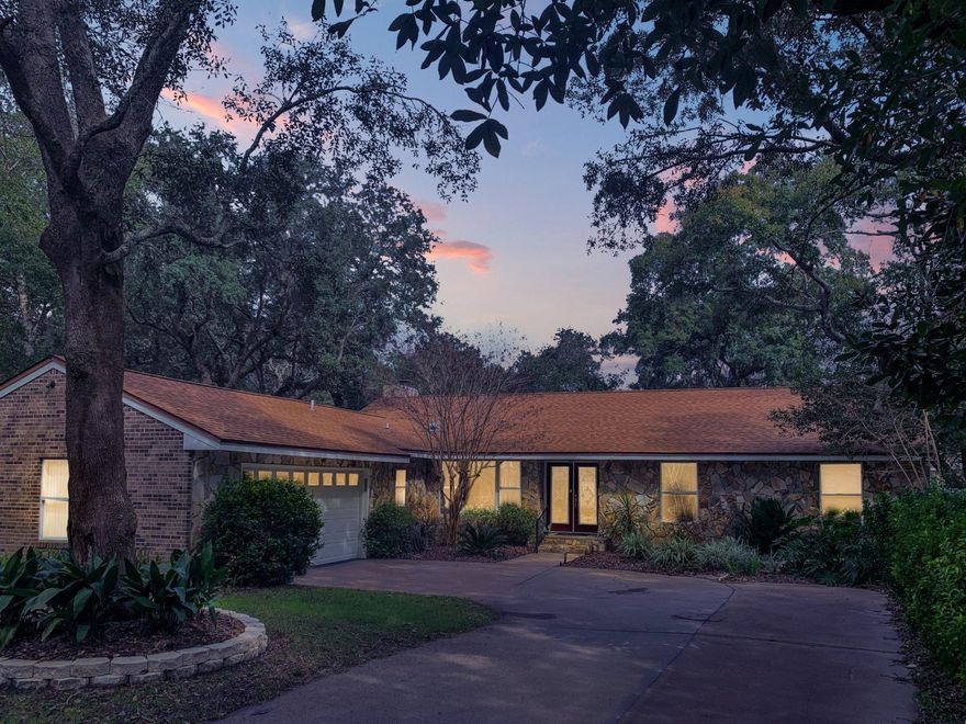 ITS ALL ABOUT THE LOCATION!! Remodeled 3 bedroom 2 1/2 bath situated on a over-sized corner lot in popular Robledal Estates.. Just a short walk to the Crab.. (private community beach and boat launch) Minutes drive to Navarre Beach, Golfing, local restaurants and shopping. Enjoy the natural beauty and shade cast by mature oaks, Crepe Myrtles, Azaleas and other tropically-inspired landscaping. Well designed house featuring a whole house gas generator, private in-ground pool overlooked by 684 sqft heated & cooled Florida room!! Recent improvements include New Roof 2016.. Interior was freshly painted in 2017 Ceiling was scraped removed all popcorn finishes and added new smooth texture look in 2017 Kitchen was updated with a new look in 2017.