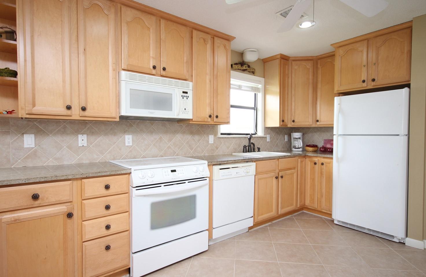 BEACHWOOD VILLAS CONDO - Residential