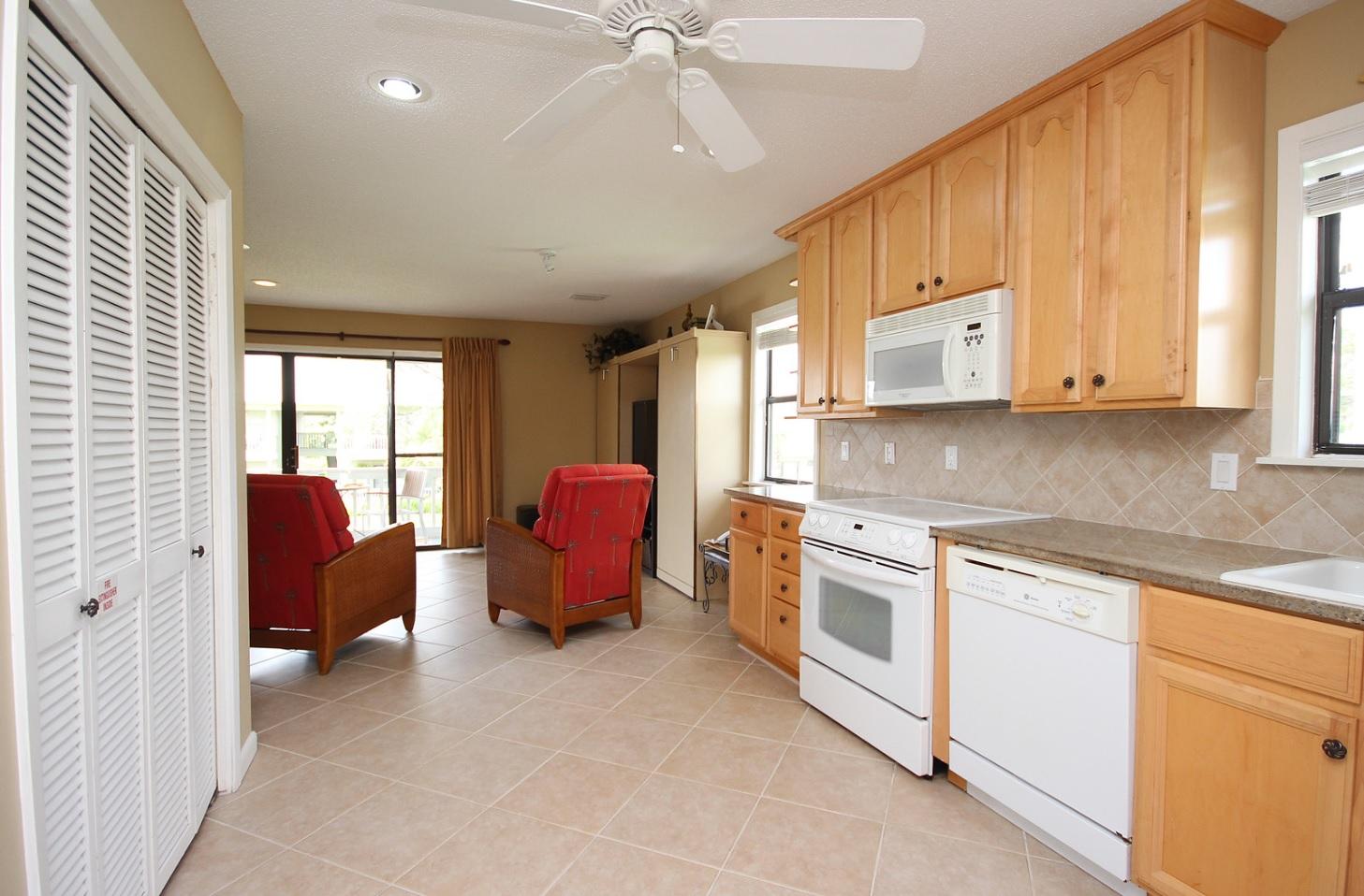 BEACHWOOD VILLAS CONDO - Residential