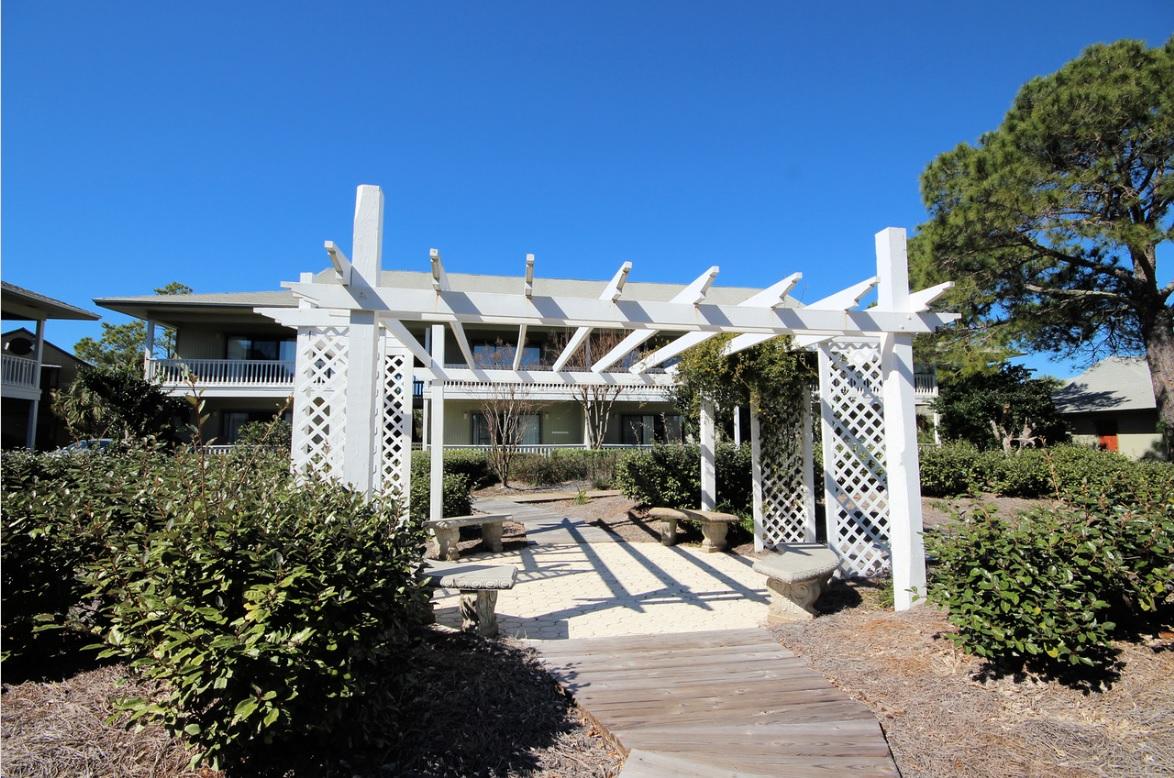 BEACHWOOD VILLAS CONDO - Residential