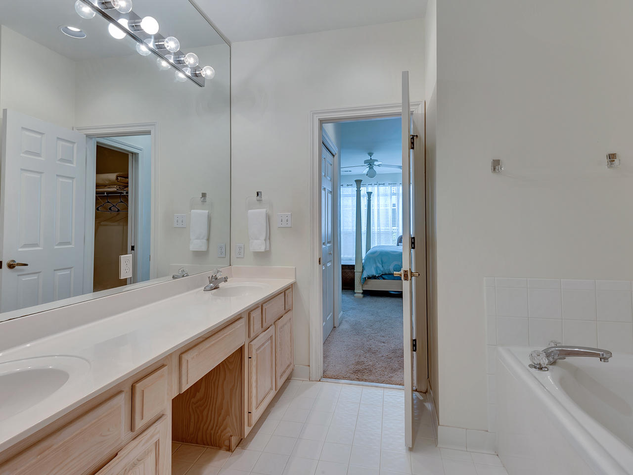 HIDDEN DUNES BEACH VILLAS - Residential