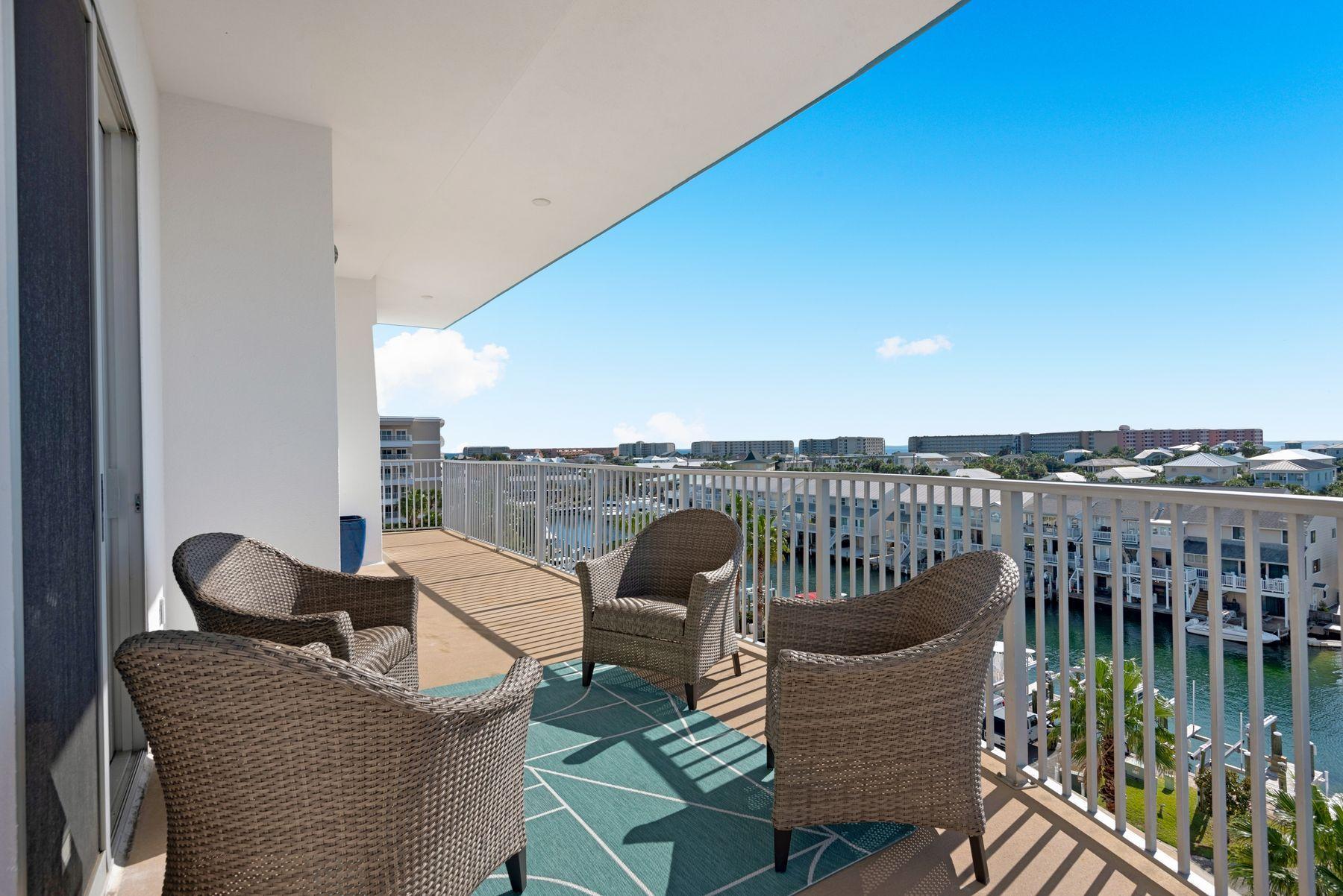 HARBOR LIGHTS - Residential