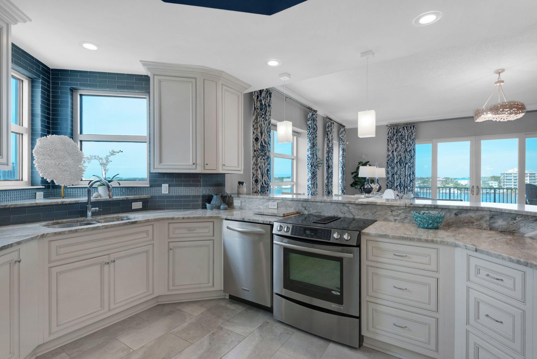 HARBOR LIGHTS - Residential