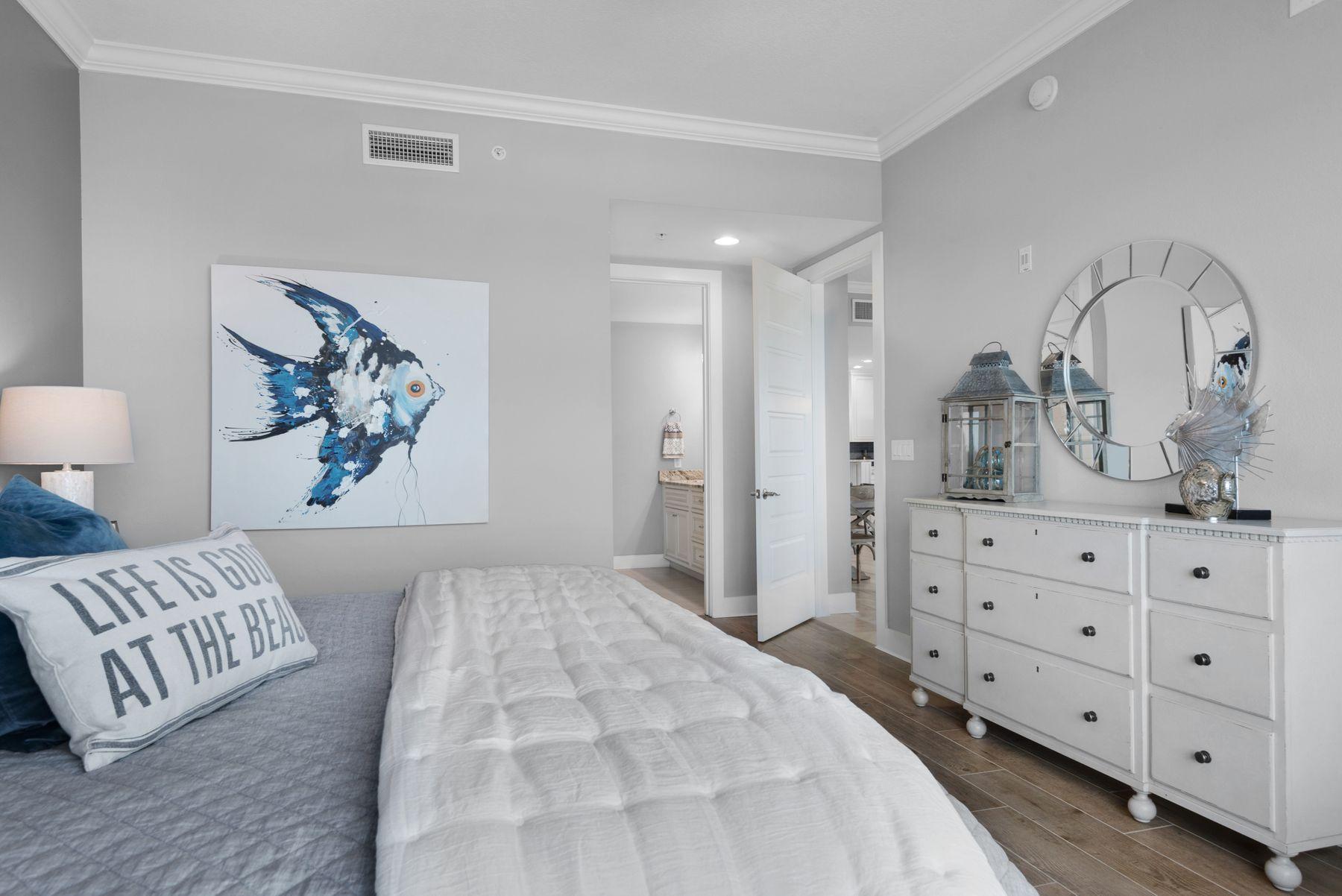 HARBOR LIGHTS - Residential