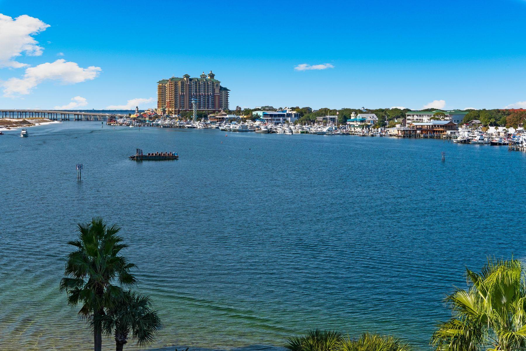 HARBOR LIGHTS - Residential