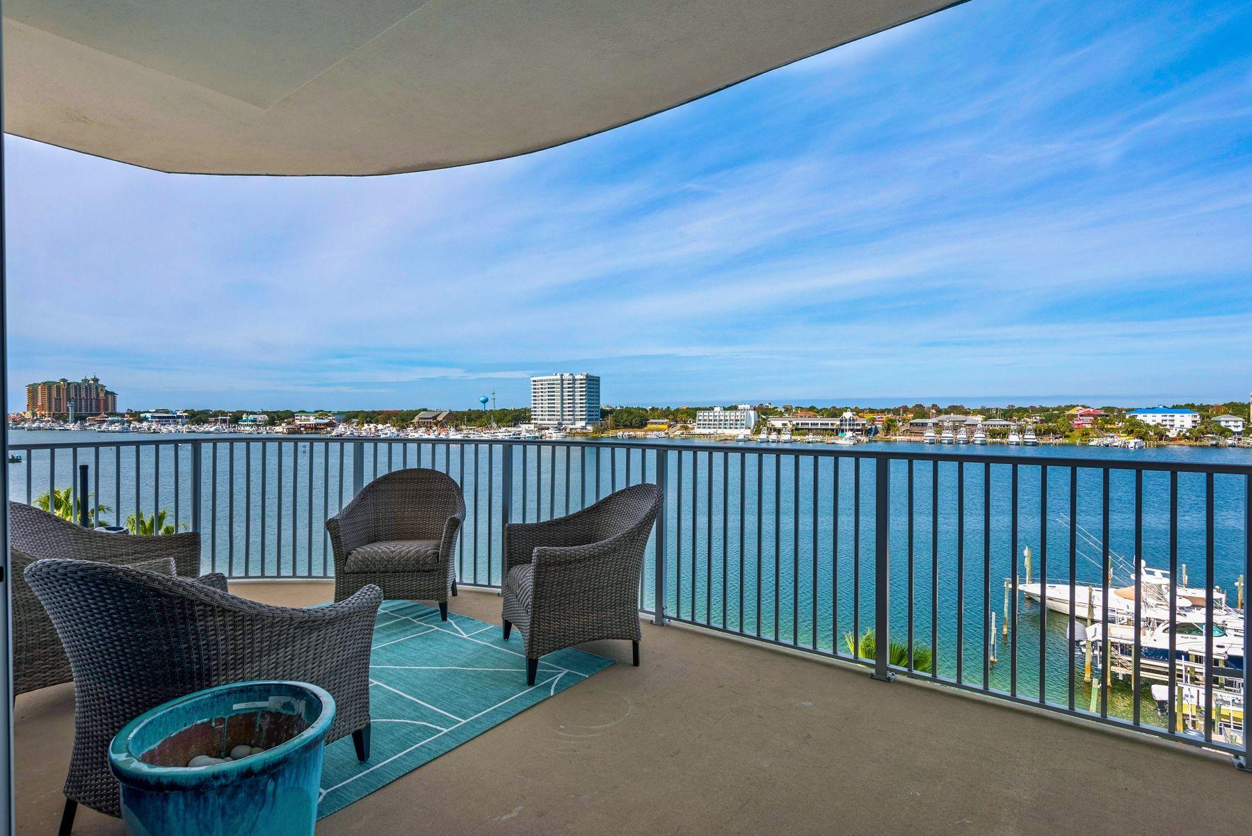 HARBOR LIGHTS - Residential