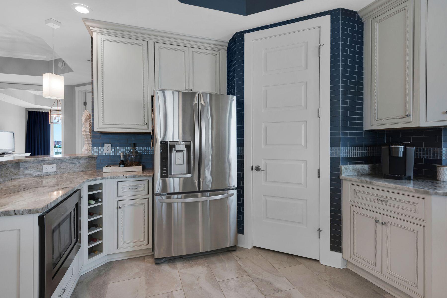 HARBOR LIGHTS - Residential