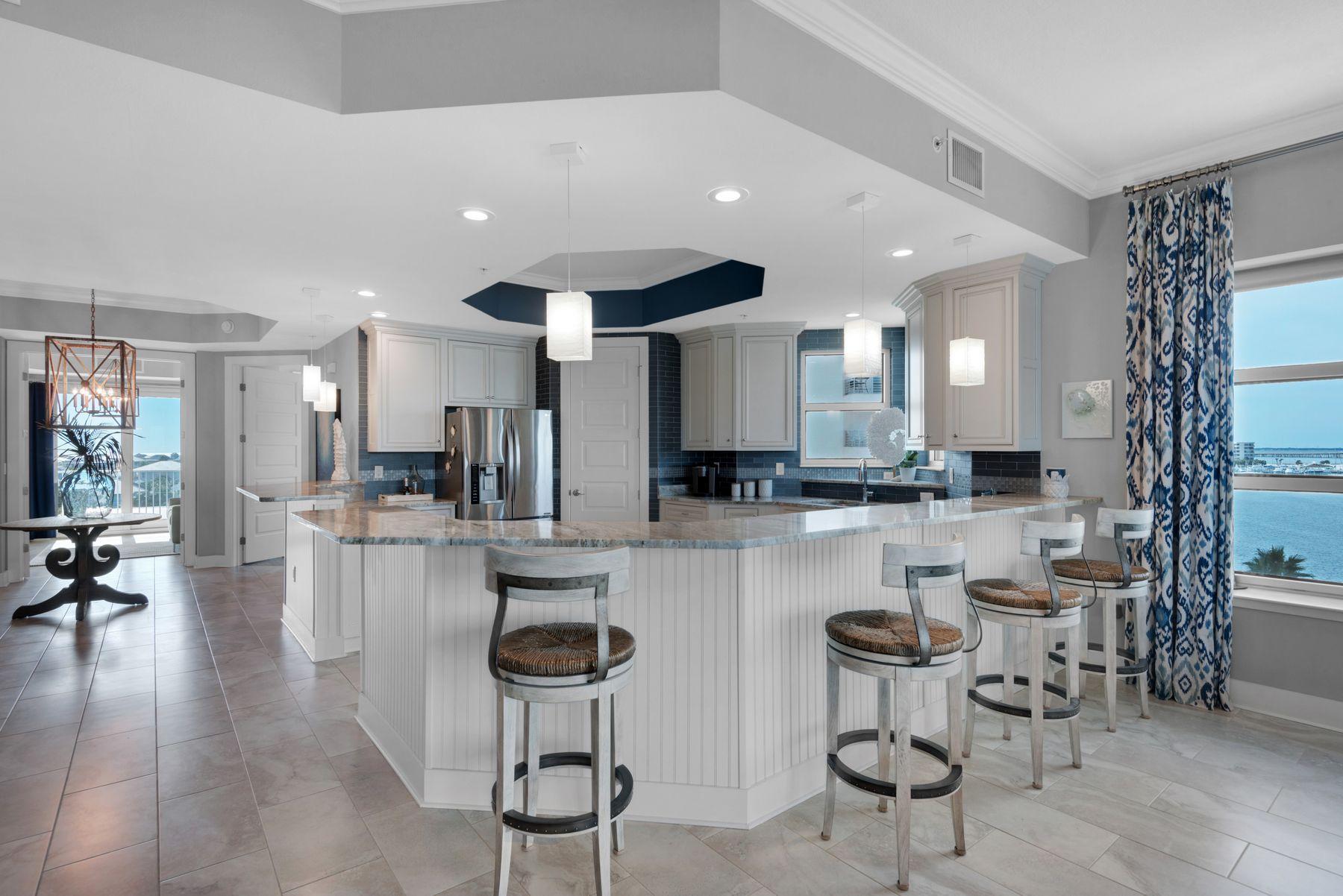 HARBOR LIGHTS - Residential