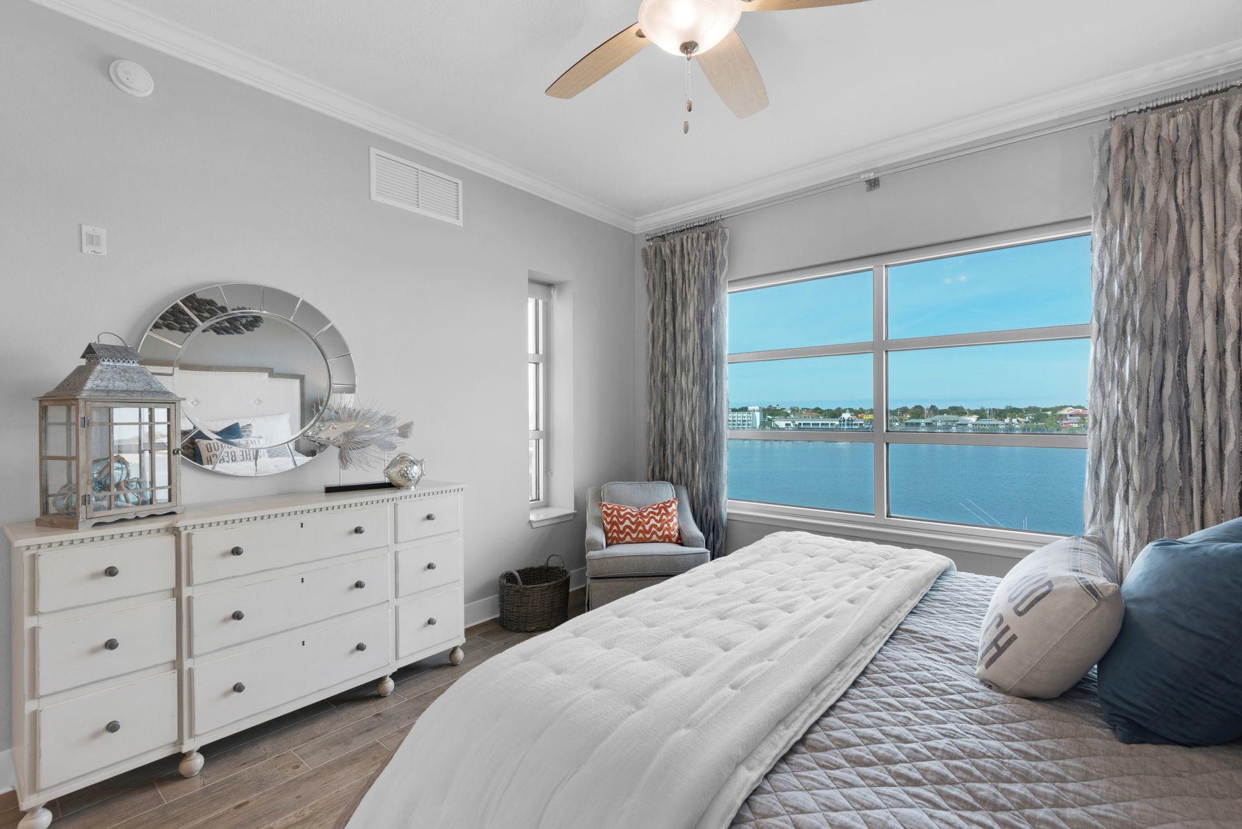 HARBOR LIGHTS - Residential