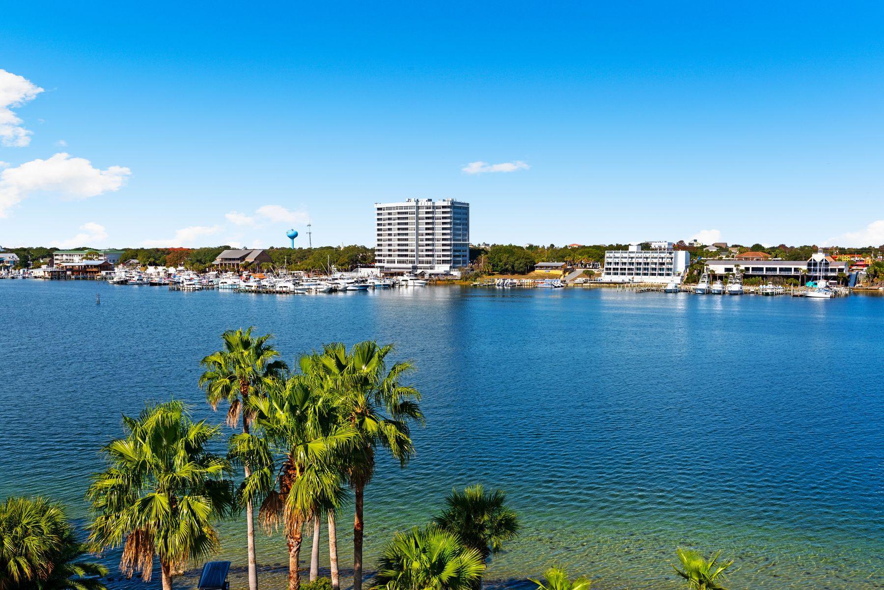 HARBOR LIGHTS - Residential