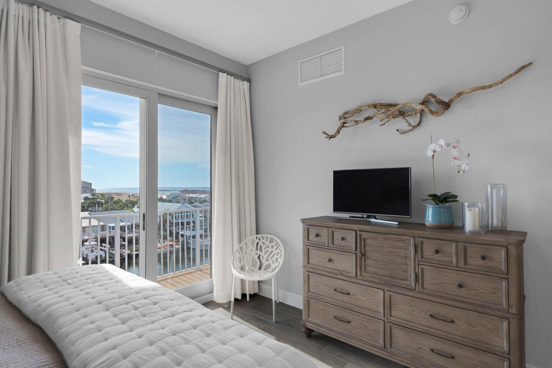 HARBOR LIGHTS - Residential