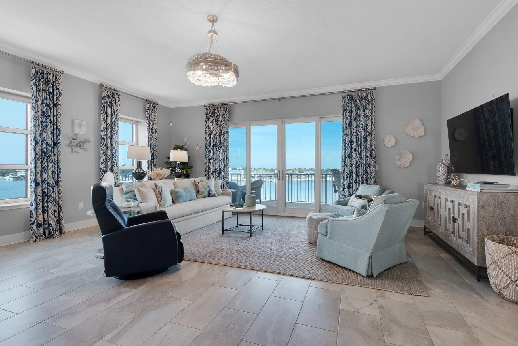 HARBOR LIGHTS - Residential