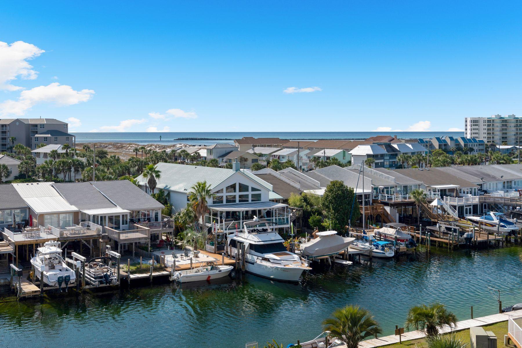 HARBOR LIGHTS - Residential