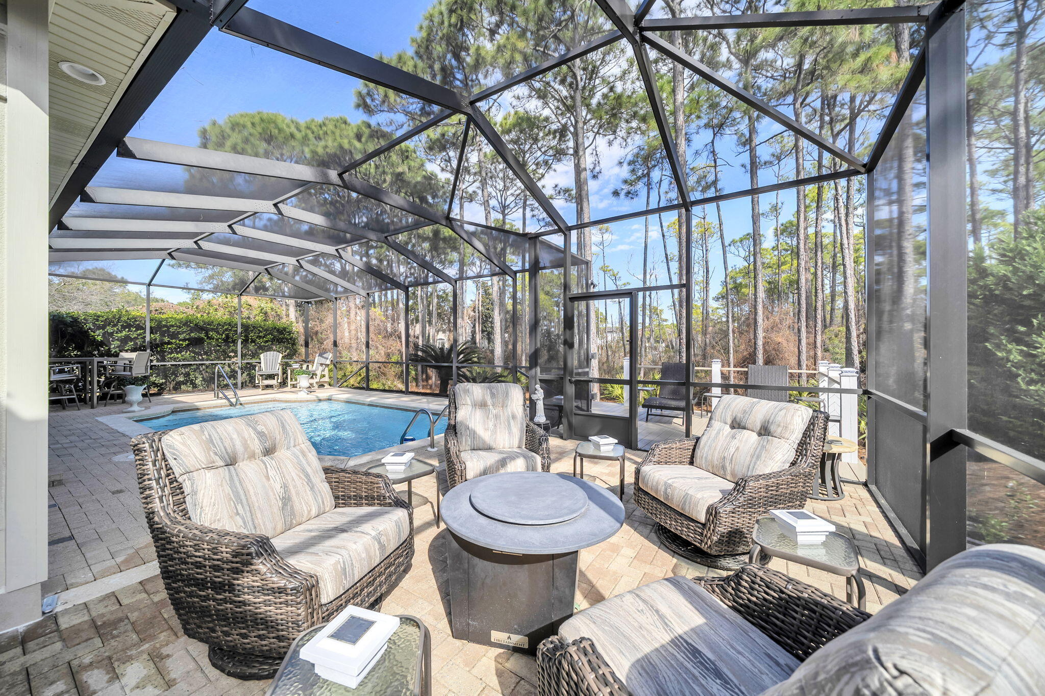 KELLY PLANTATION - Residential