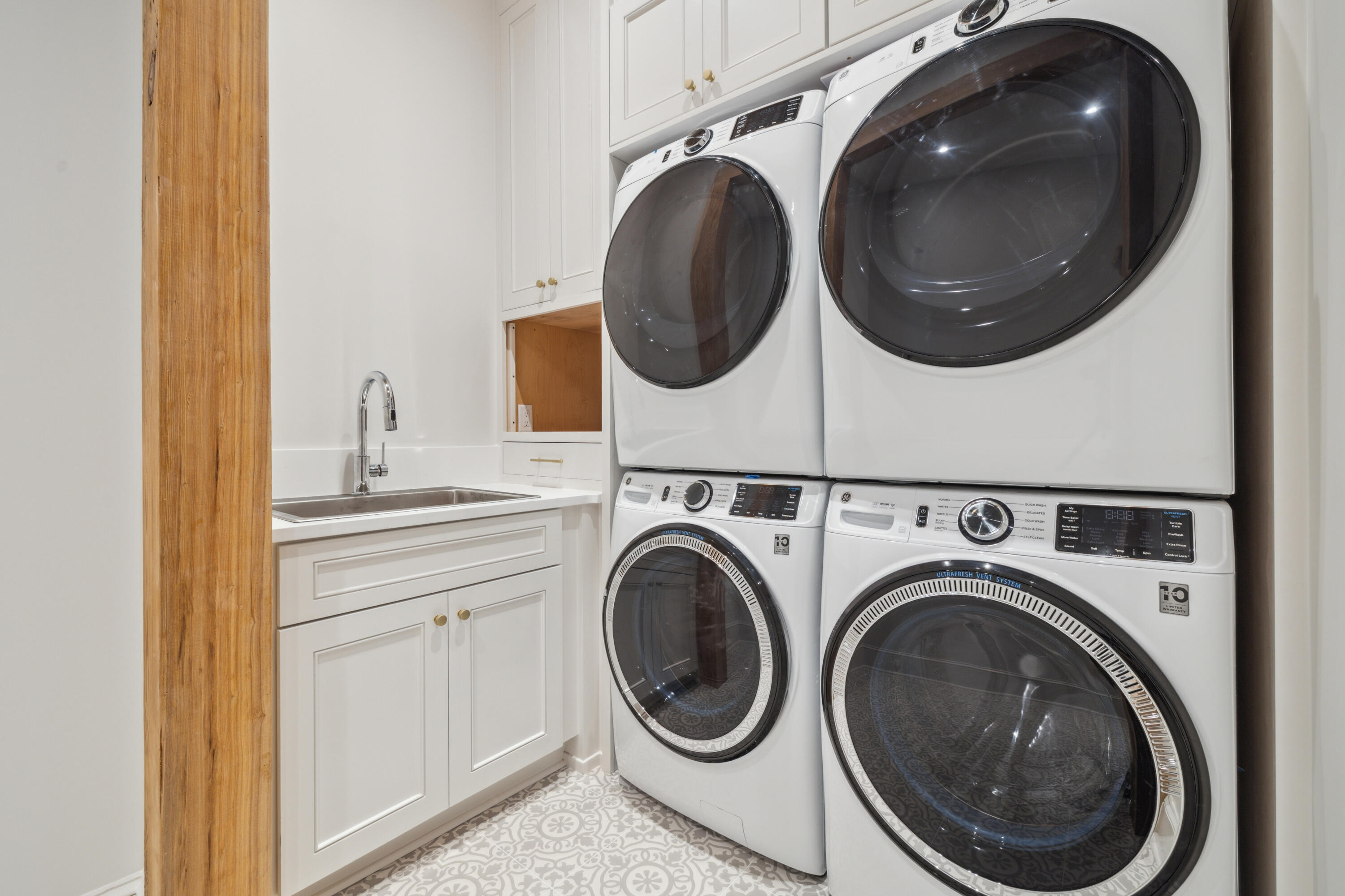 Seawalk Circle - Residential