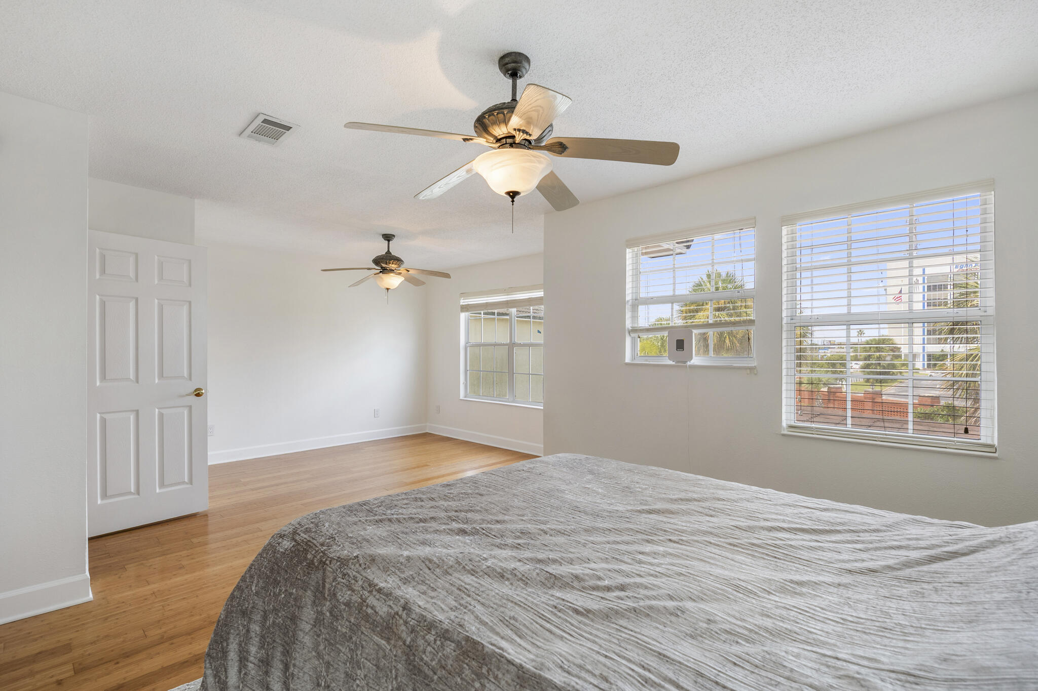 LIGHTHOUSE POINTE - Residential
