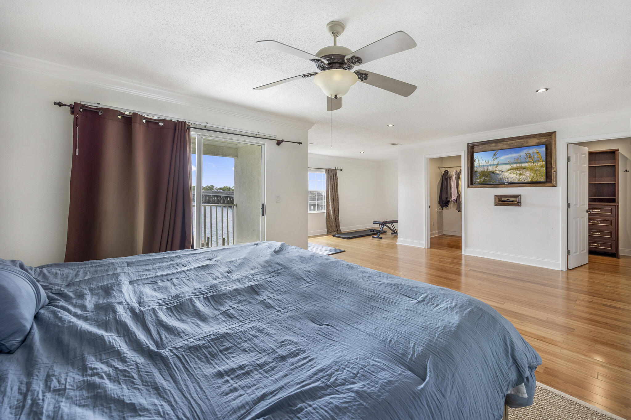 LIGHTHOUSE POINTE - Residential