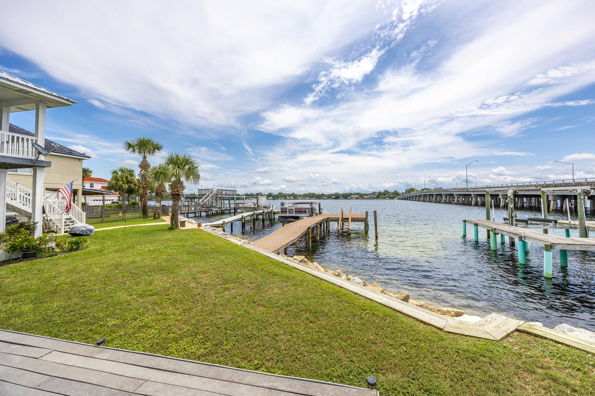 LIGHTHOUSE POINTE - Residential