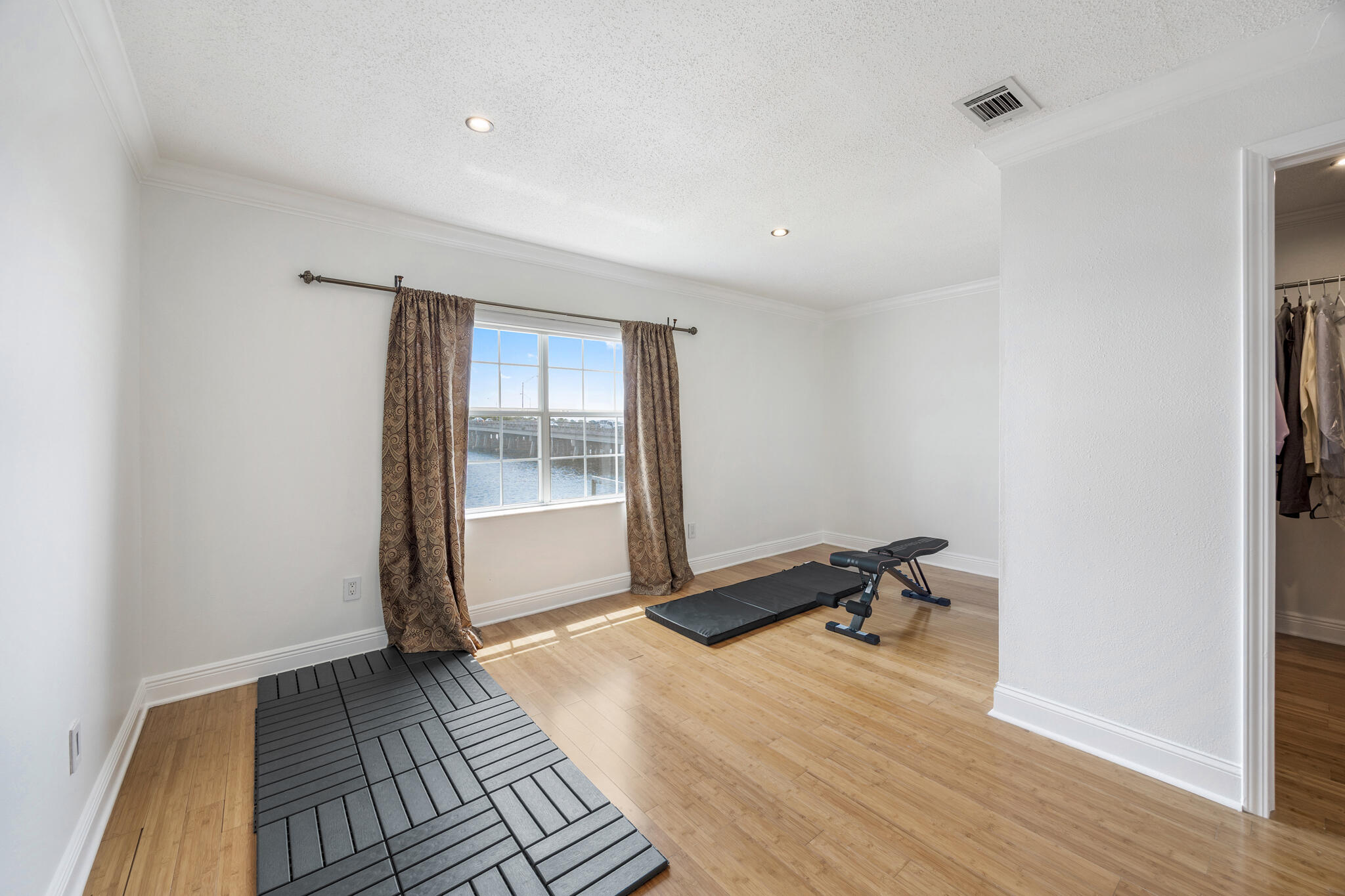 LIGHTHOUSE POINTE - Residential