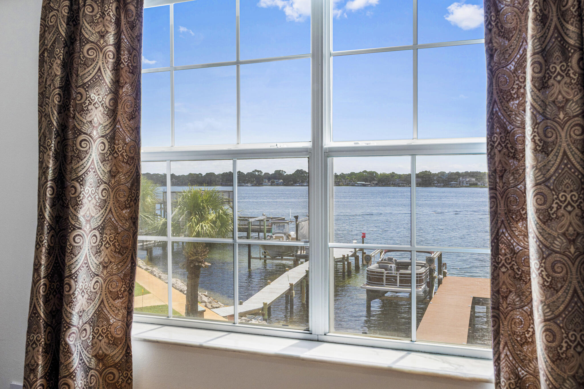 LIGHTHOUSE POINTE - Residential