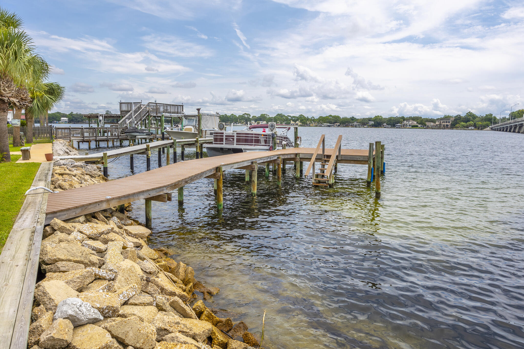 LIGHTHOUSE POINTE - Residential