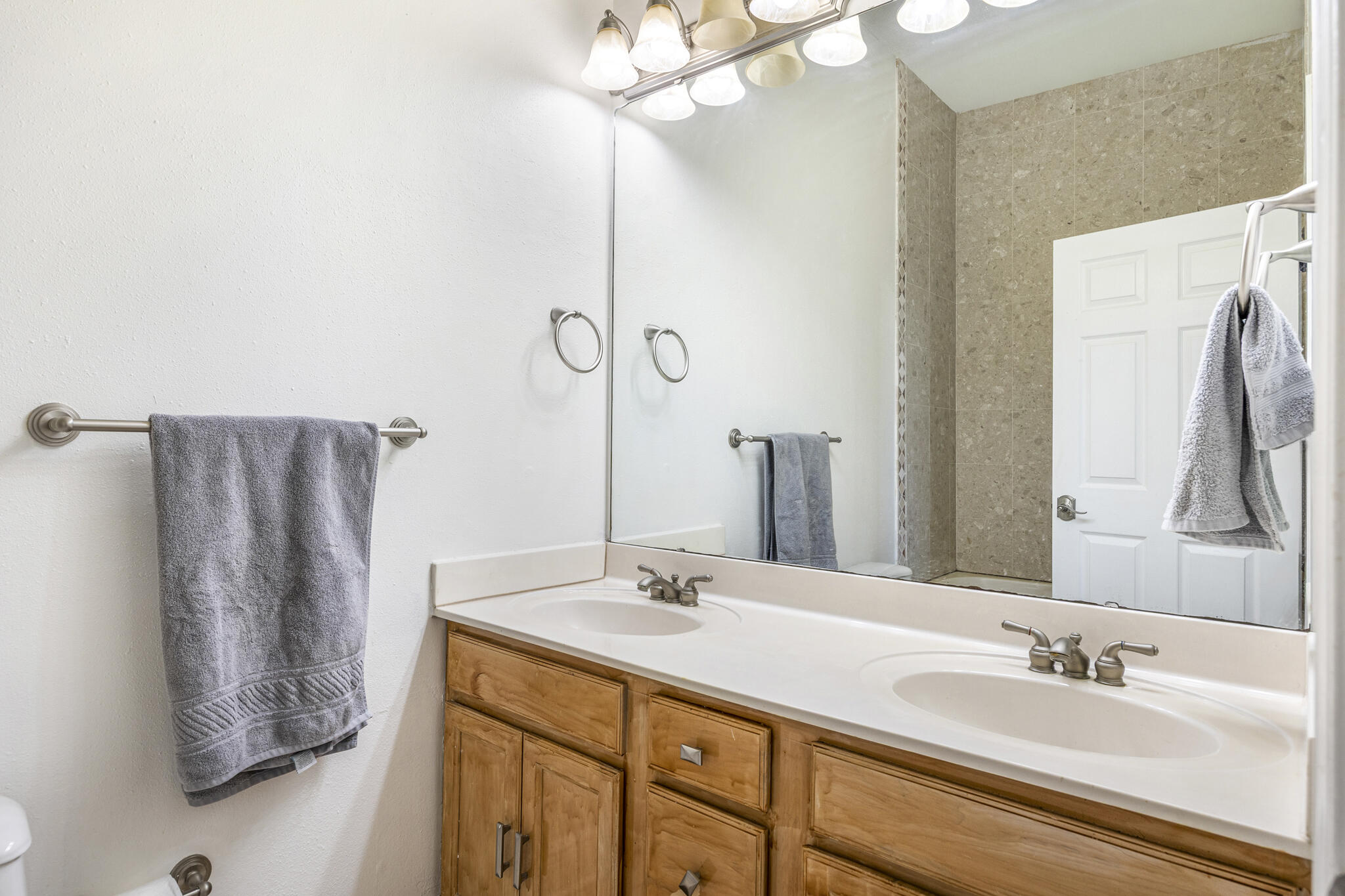 LIGHTHOUSE POINTE - Residential