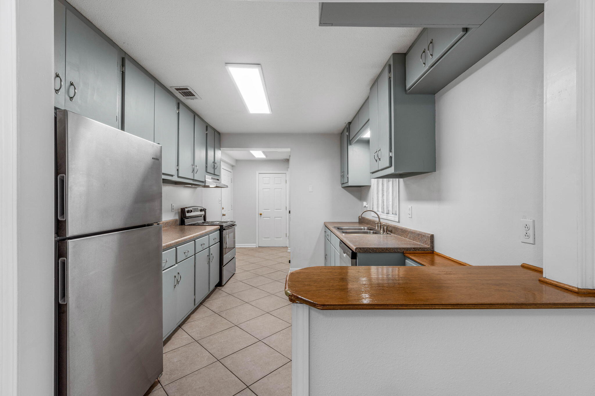 RACETRACK ROAD - Residential Lease