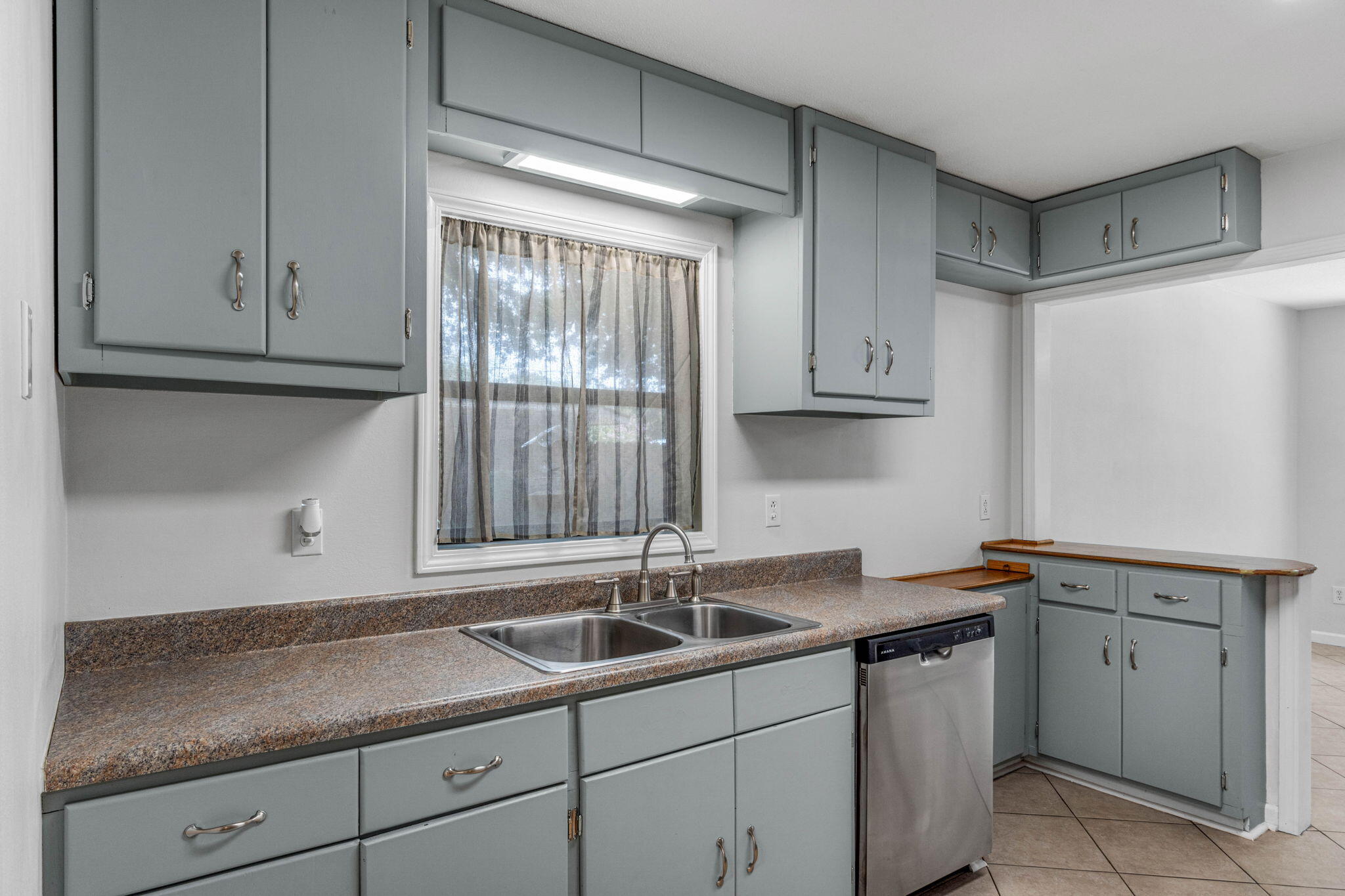 RACETRACK ROAD - Residential Lease