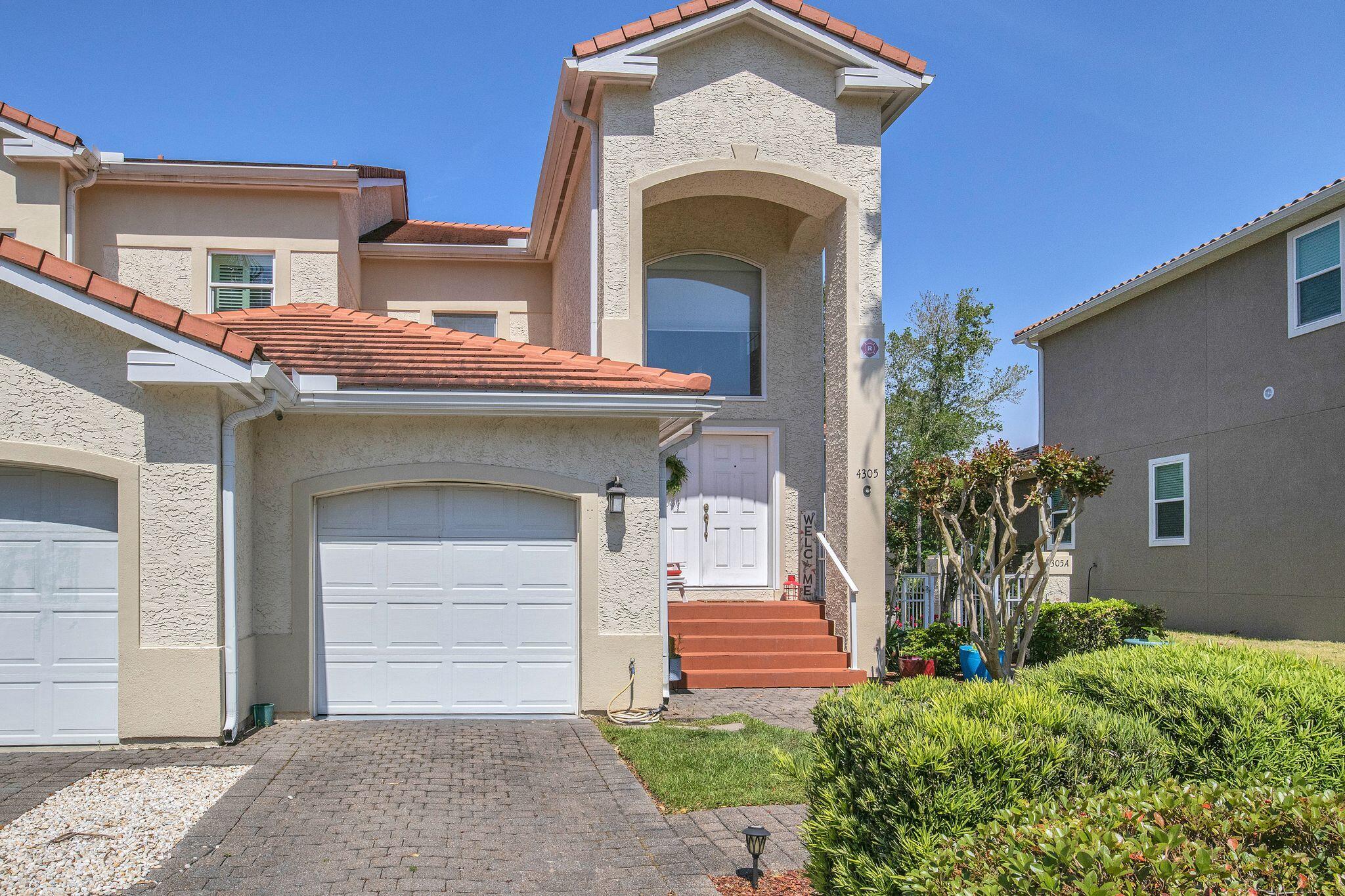 Accepted Contract, 72 hr kickout. One of the most beautiful locations in Bluewater Bay. Sunset Beach has over 2,000 feet of bay front, lakes, golf, wildlife. When you are considering life style, this is the ultimate. Enjoy your three bedroom, two bath condominium home overlooking fairways 5,6, and 7 surrounded by lush landscape! You cannot go wrong here. This home has been meticulously maintained. The owner has spent time methodically updating this stunning home. Featuring a split level concept with 9' ceilings, crown molding throughout, lovely screen porch overlooking a pristine yard on the golf course, accessed from the living room and master bedroom.