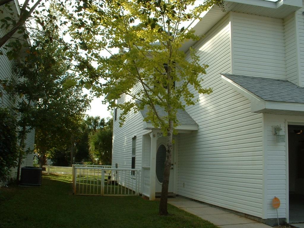 TWIN LAKES ESTATES - Residential