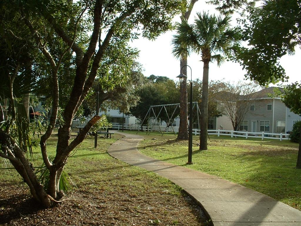 TWIN LAKES ESTATES - Residential