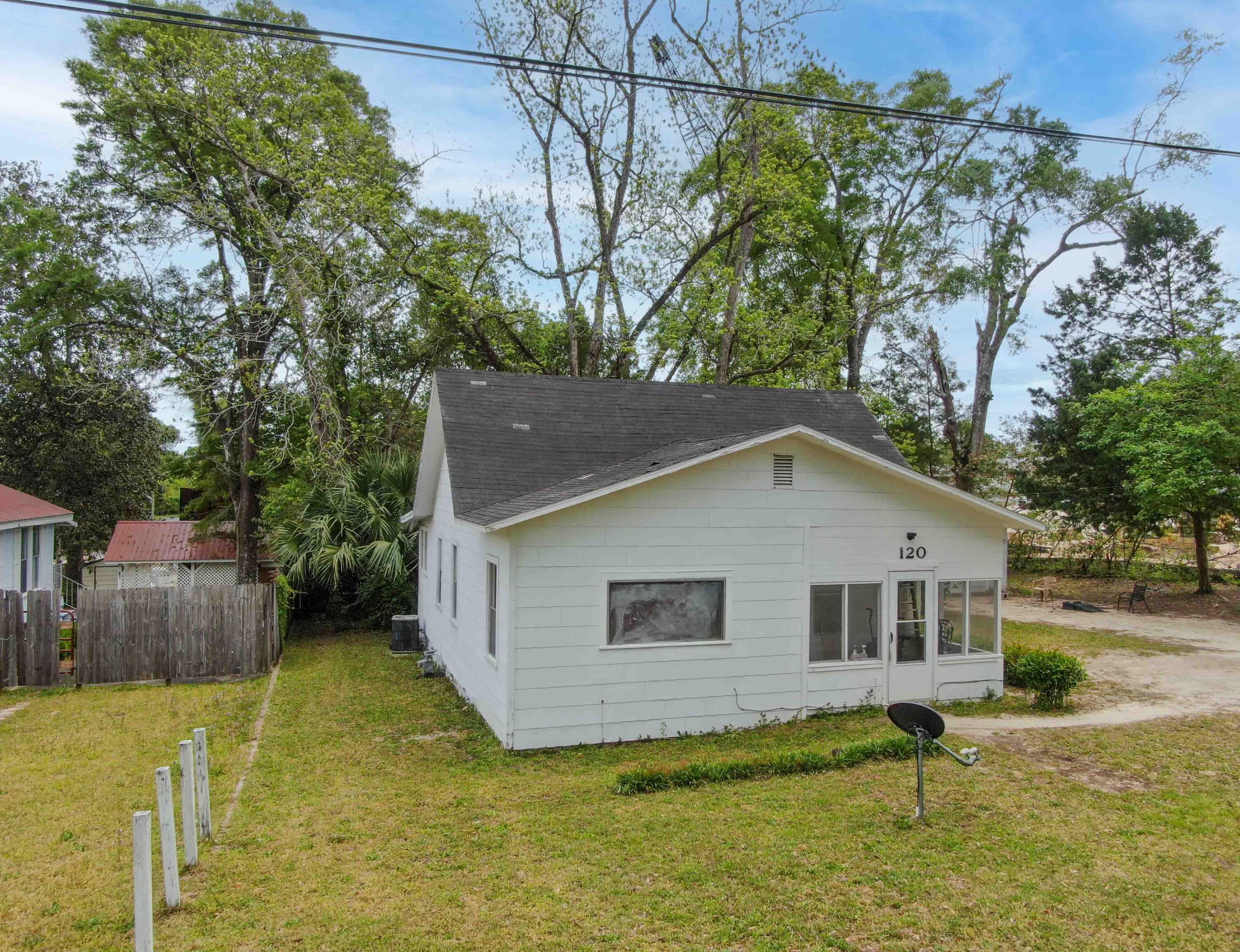 TOWN OF DEFUNIAK SPRINGS - Residential