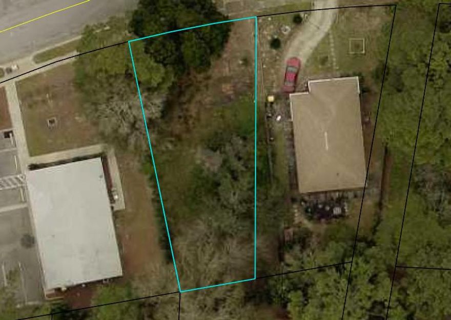 Cleared .14 sqft vacant lot in Fort Walton Beach - build a house or a duplex on it. Zoned single family or multifamily. Calling all builders and investors, this lot is ready for new construction!