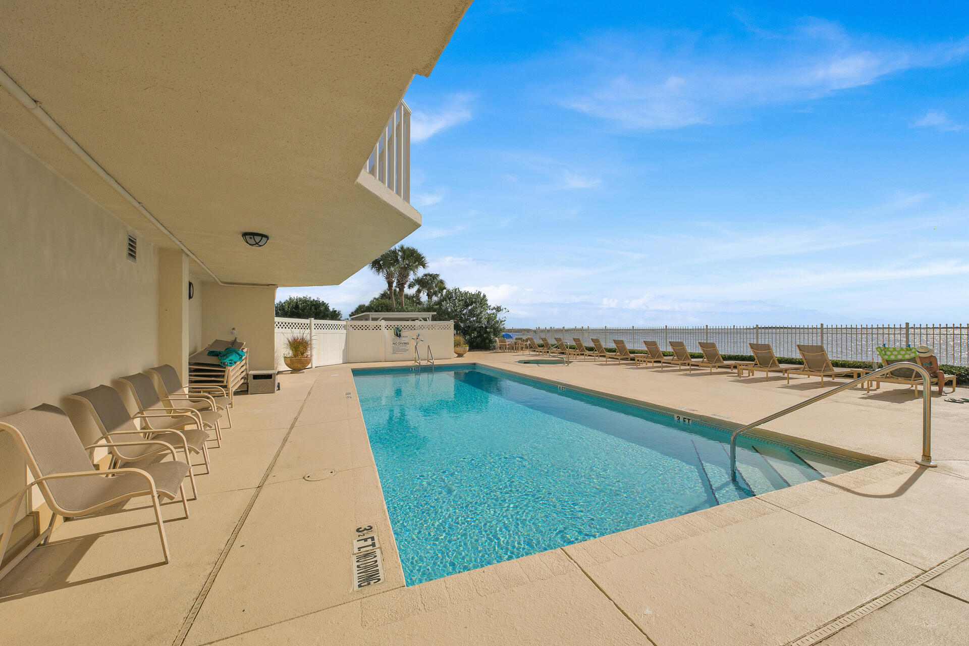 WATERVIEW TOWERS YACHT CLUB - Residential