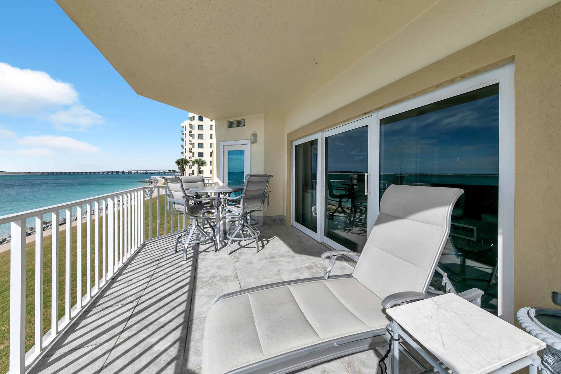 WATERVIEW TOWERS YACHT CLUB - Residential