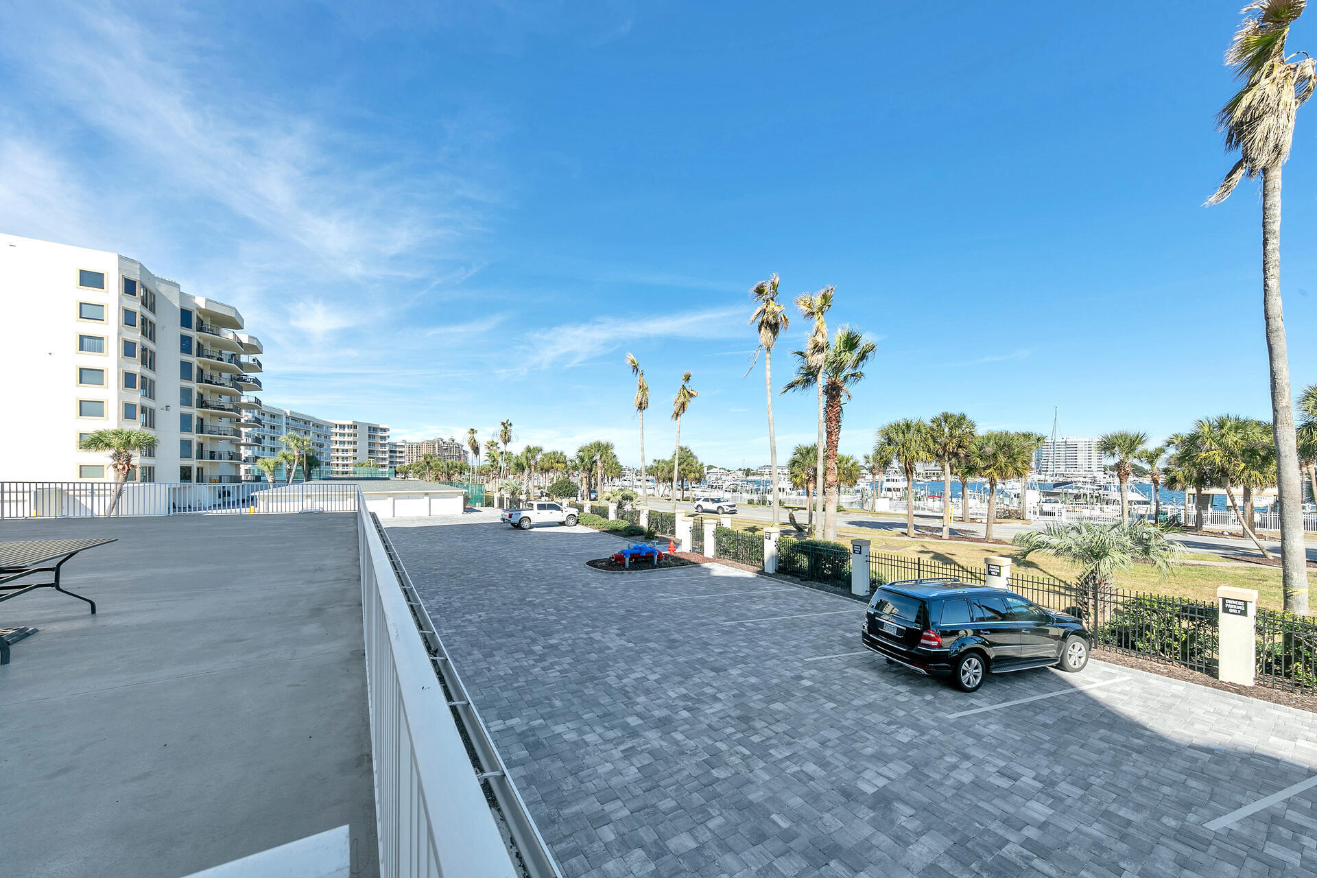 WATERVIEW TOWERS YACHT CLUB - Residential