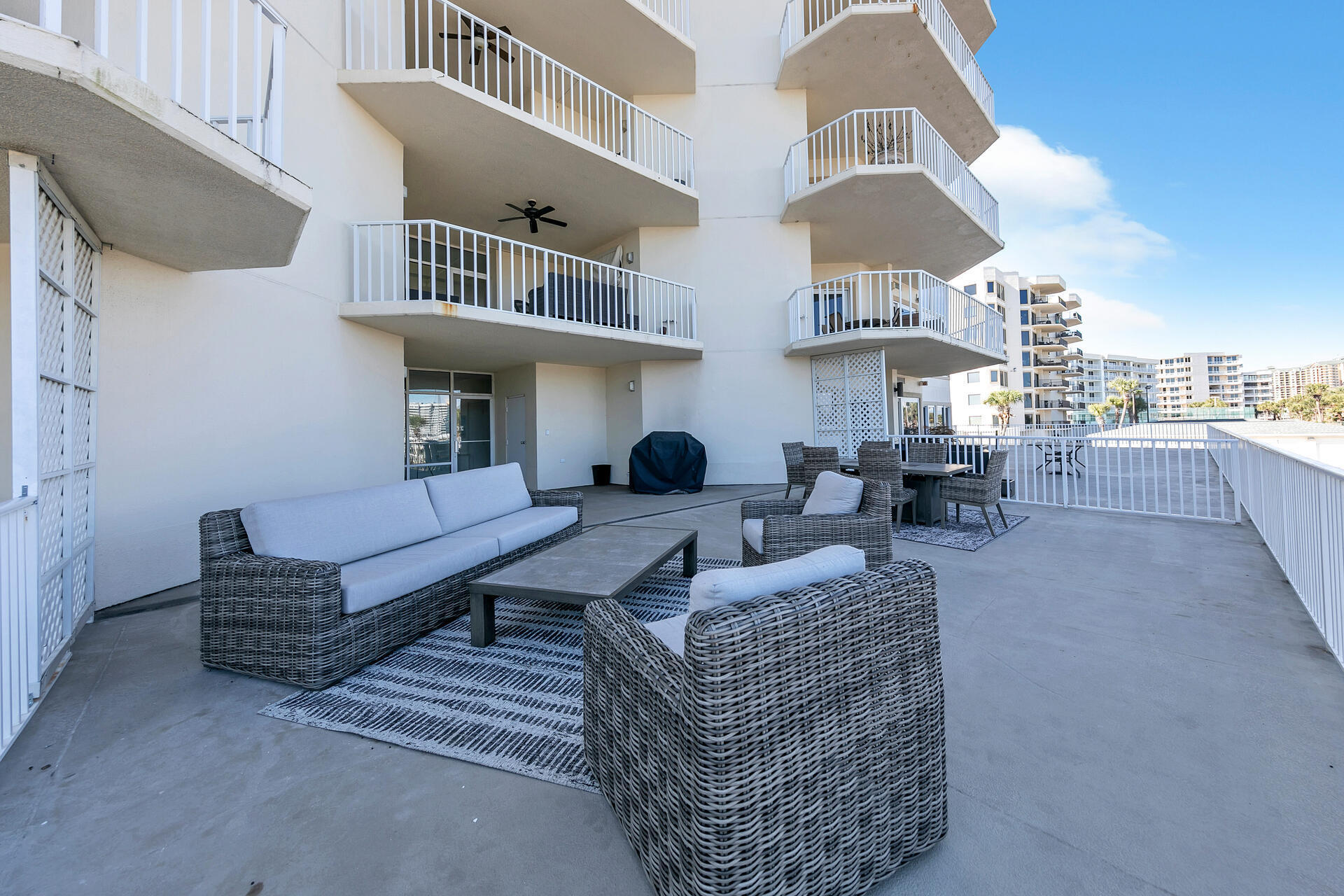 WATERVIEW TOWERS YACHT CLUB - Residential