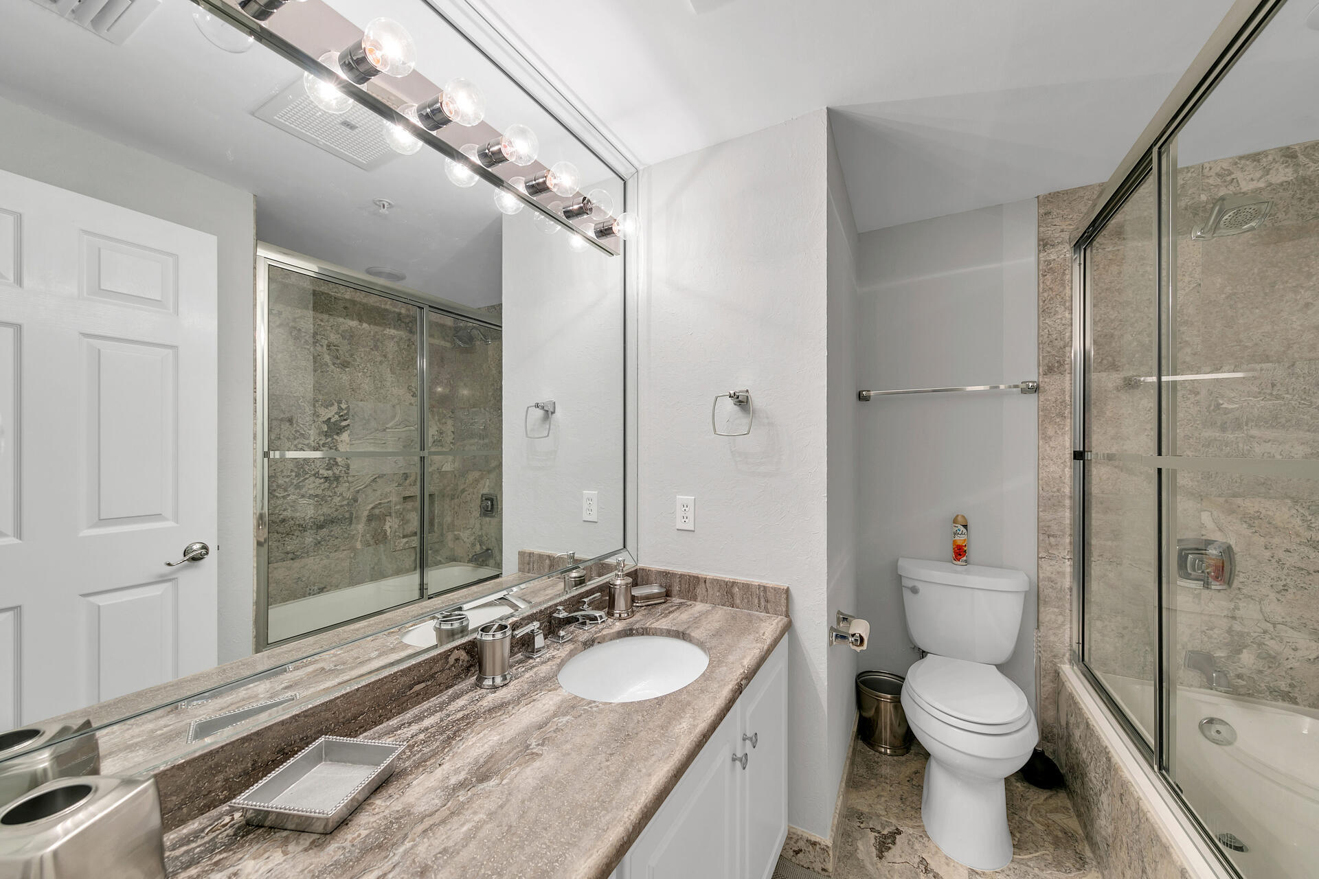 WATERVIEW TOWERS YACHT CLUB - Residential