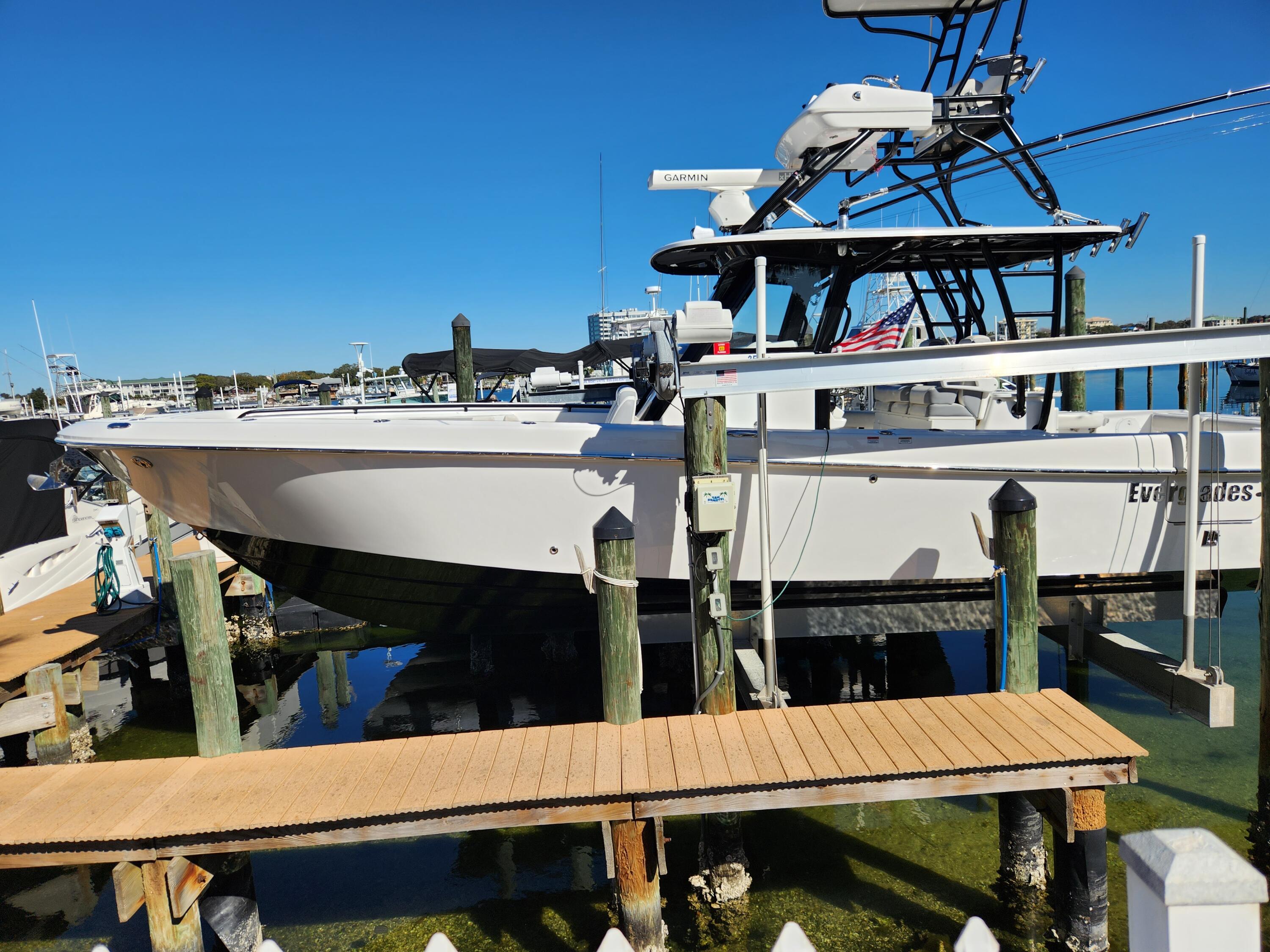 WATERVIEW TOWERS YACHT CLUB - Residential