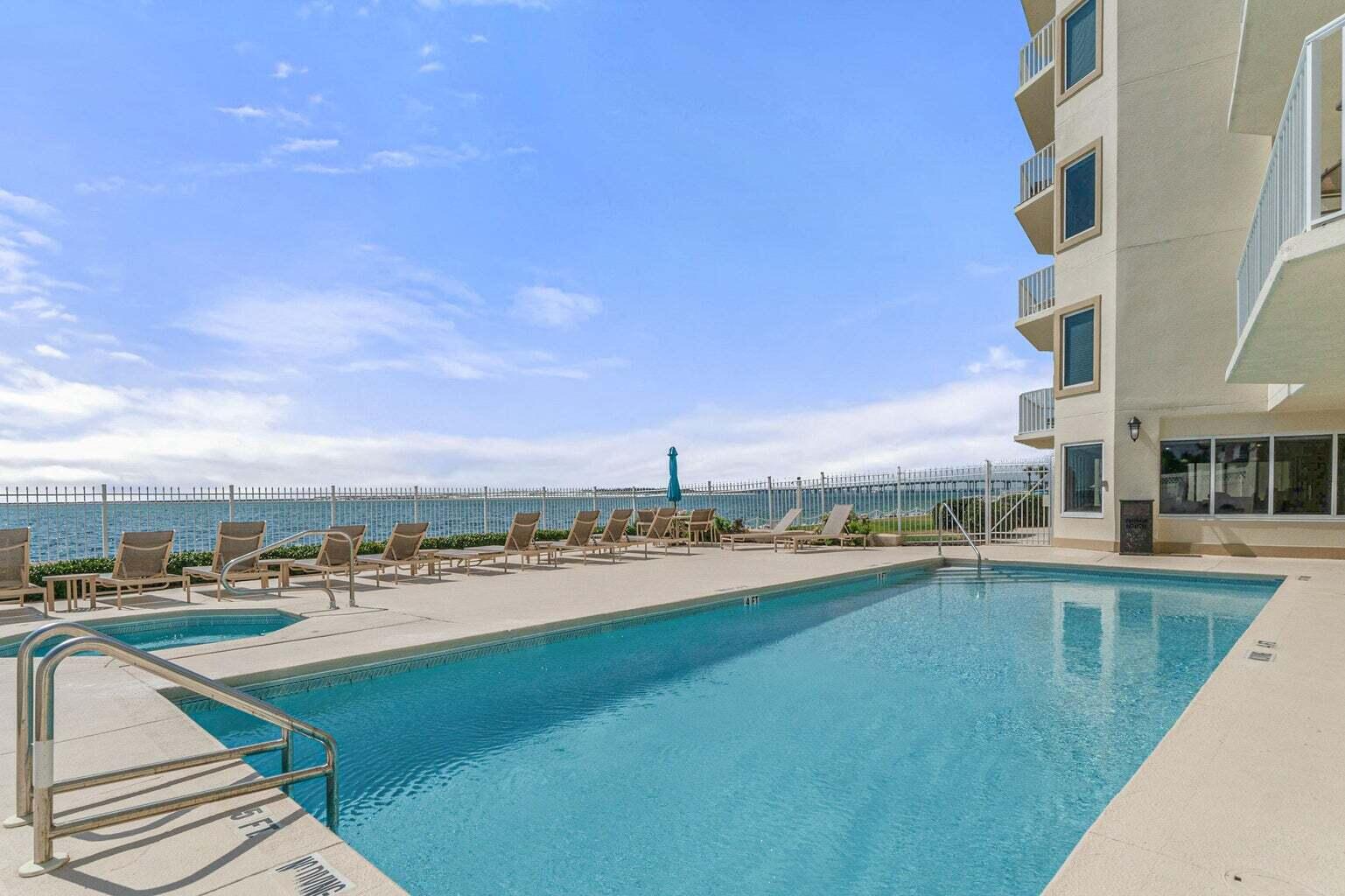 WATERVIEW TOWERS YACHT CLUB - Residential